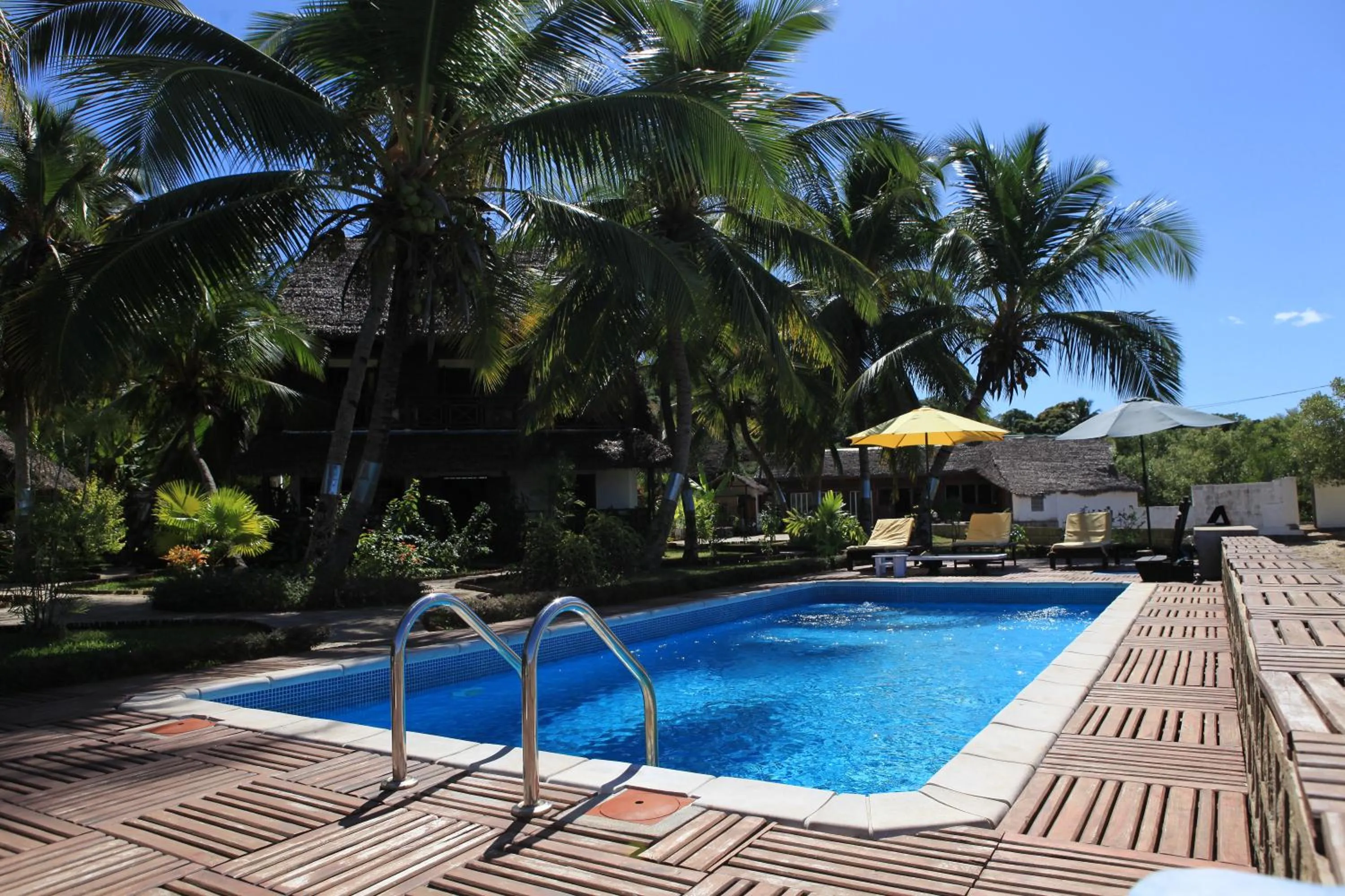 Pool view in Ylang hôtel