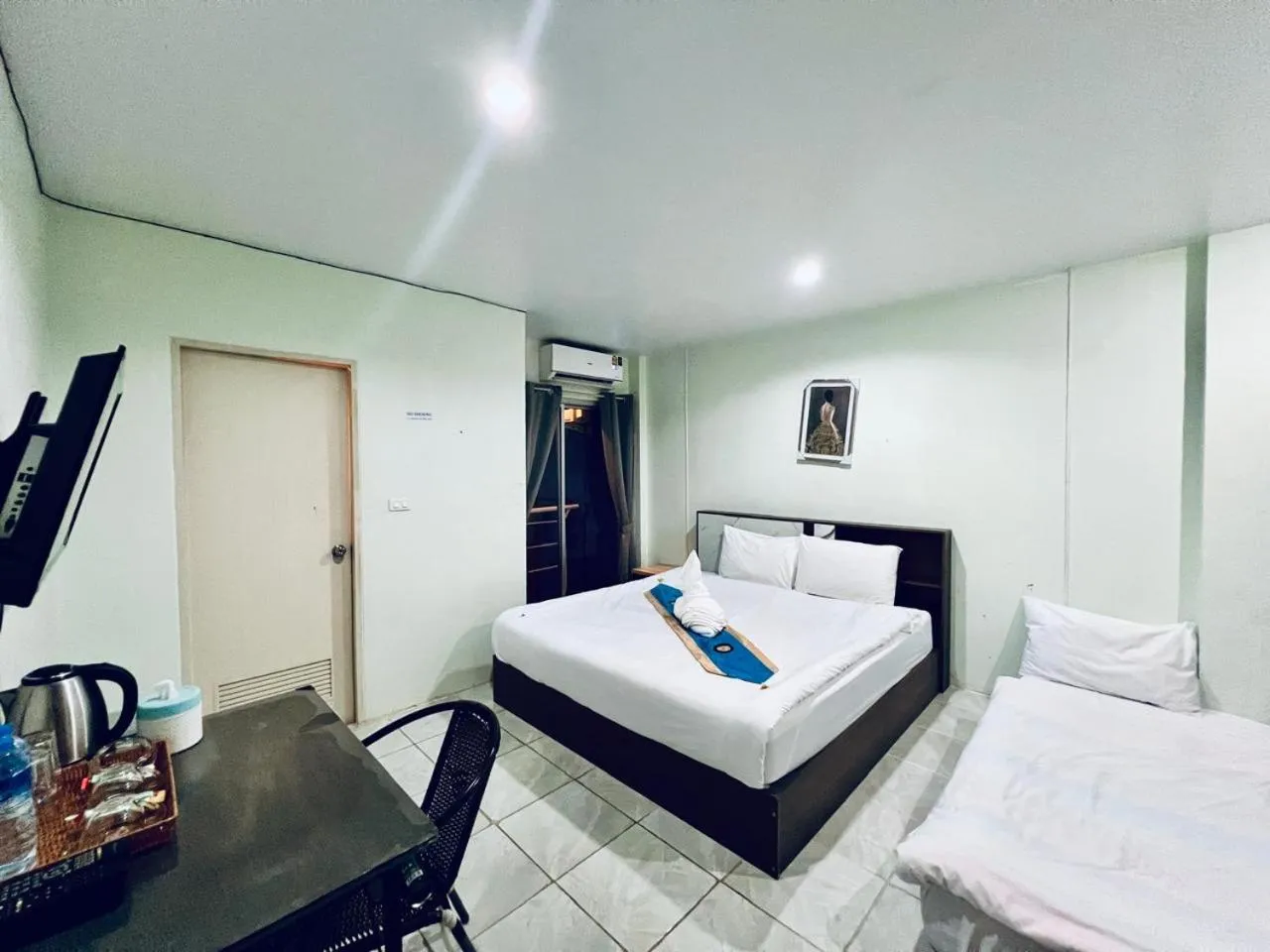 Bed in BLUE PEARL SHORE