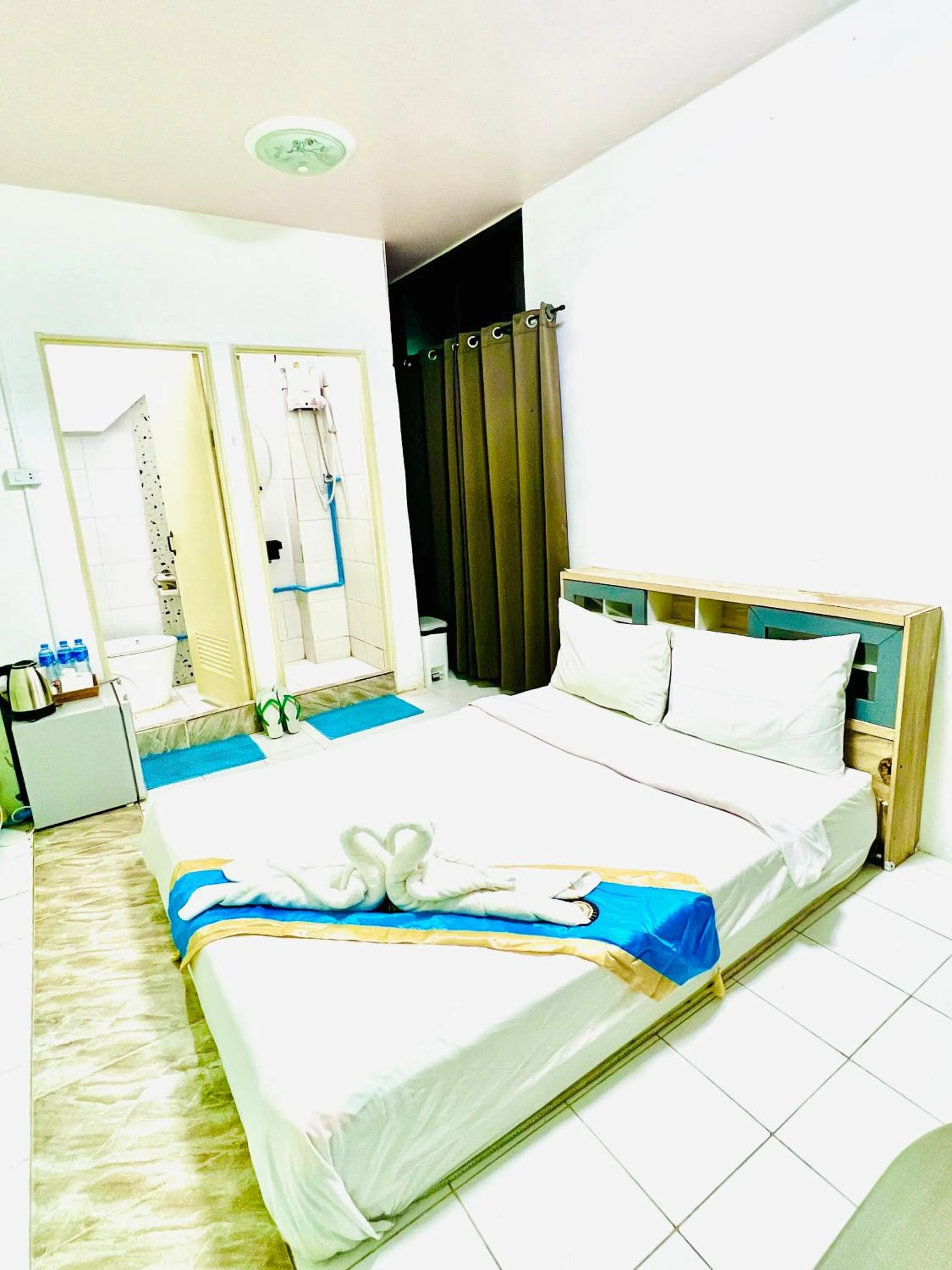 Bed in BLUE PEARL SHORE