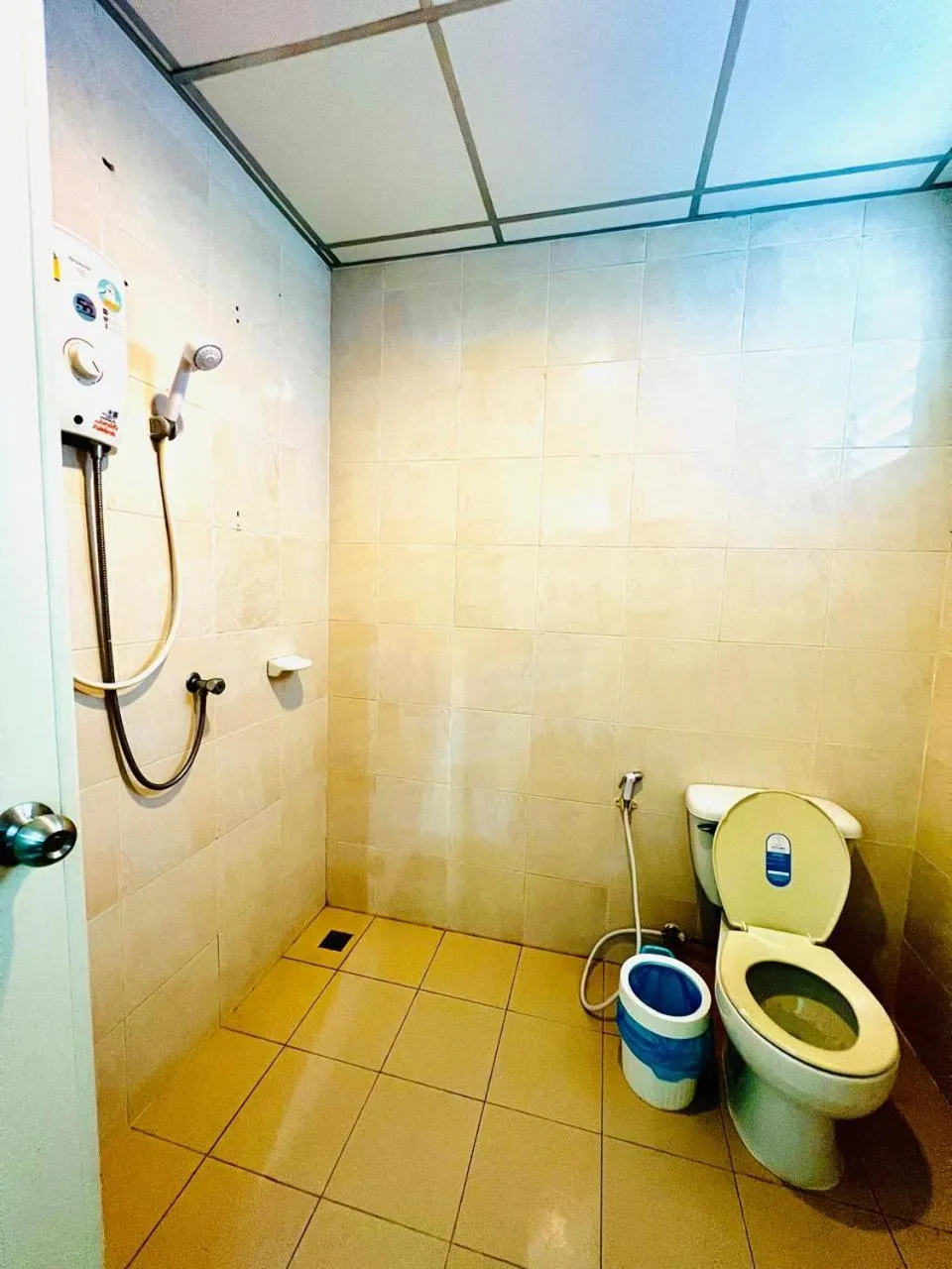 Shower in BLUE PEARL SHORE