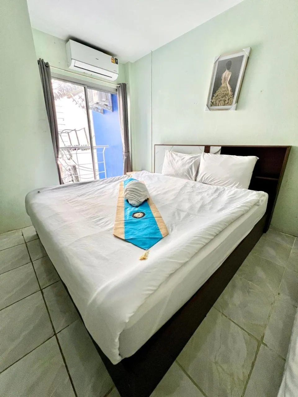 Bed in BLUE PEARL SHORE