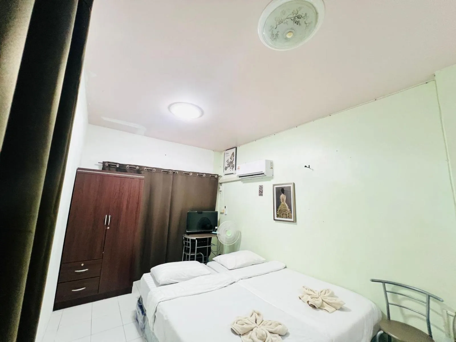 Bed in BLUE PEARL SHORE