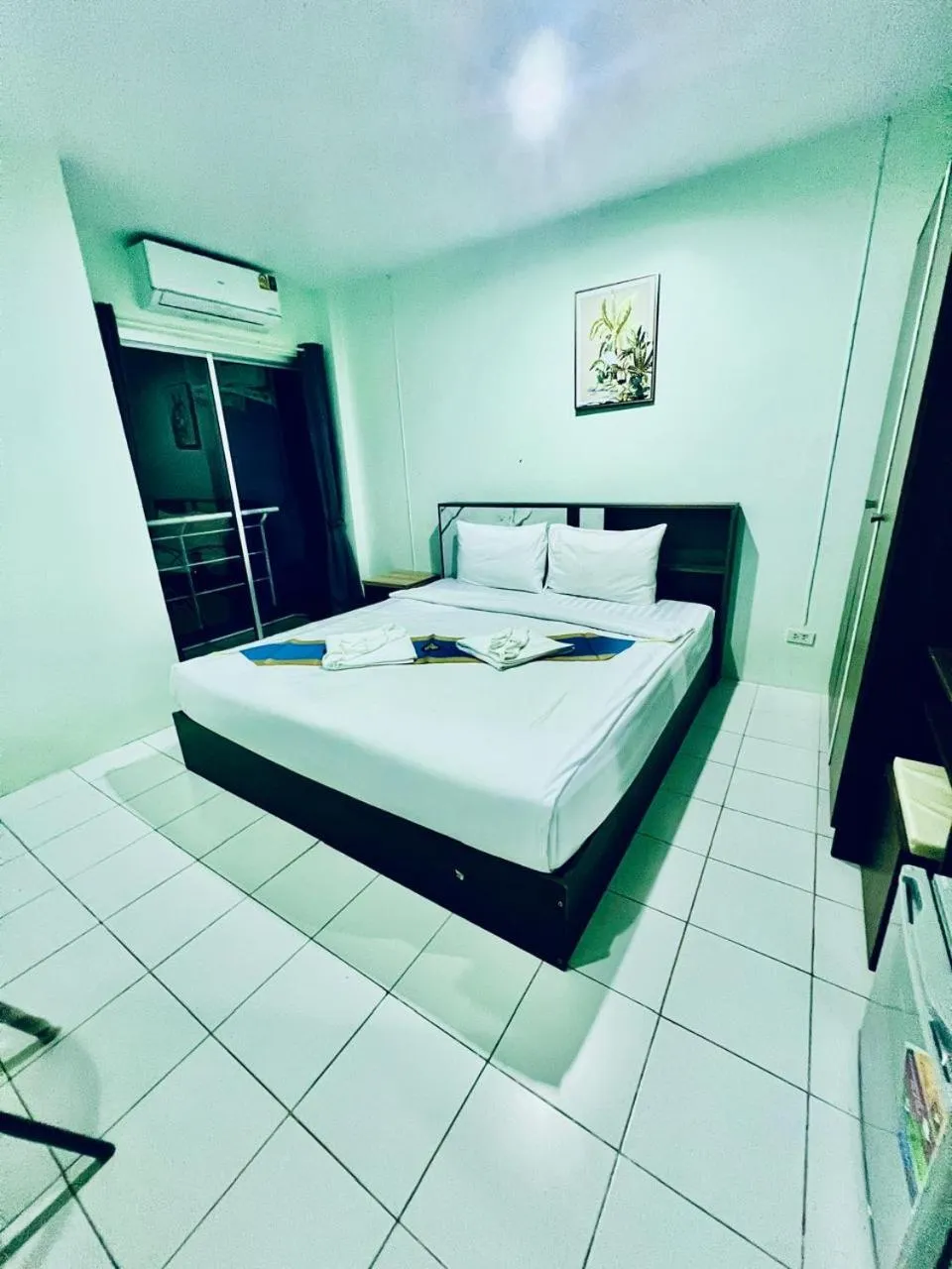 Photo of the whole room, Bed in BLUE PEARL SHORE