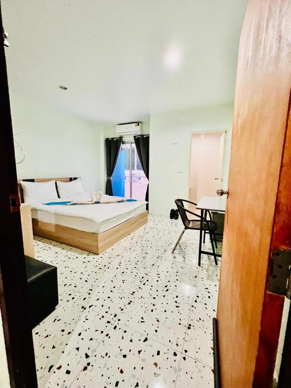 Photo of the whole room, Bed in BLUE PEARL SHORE