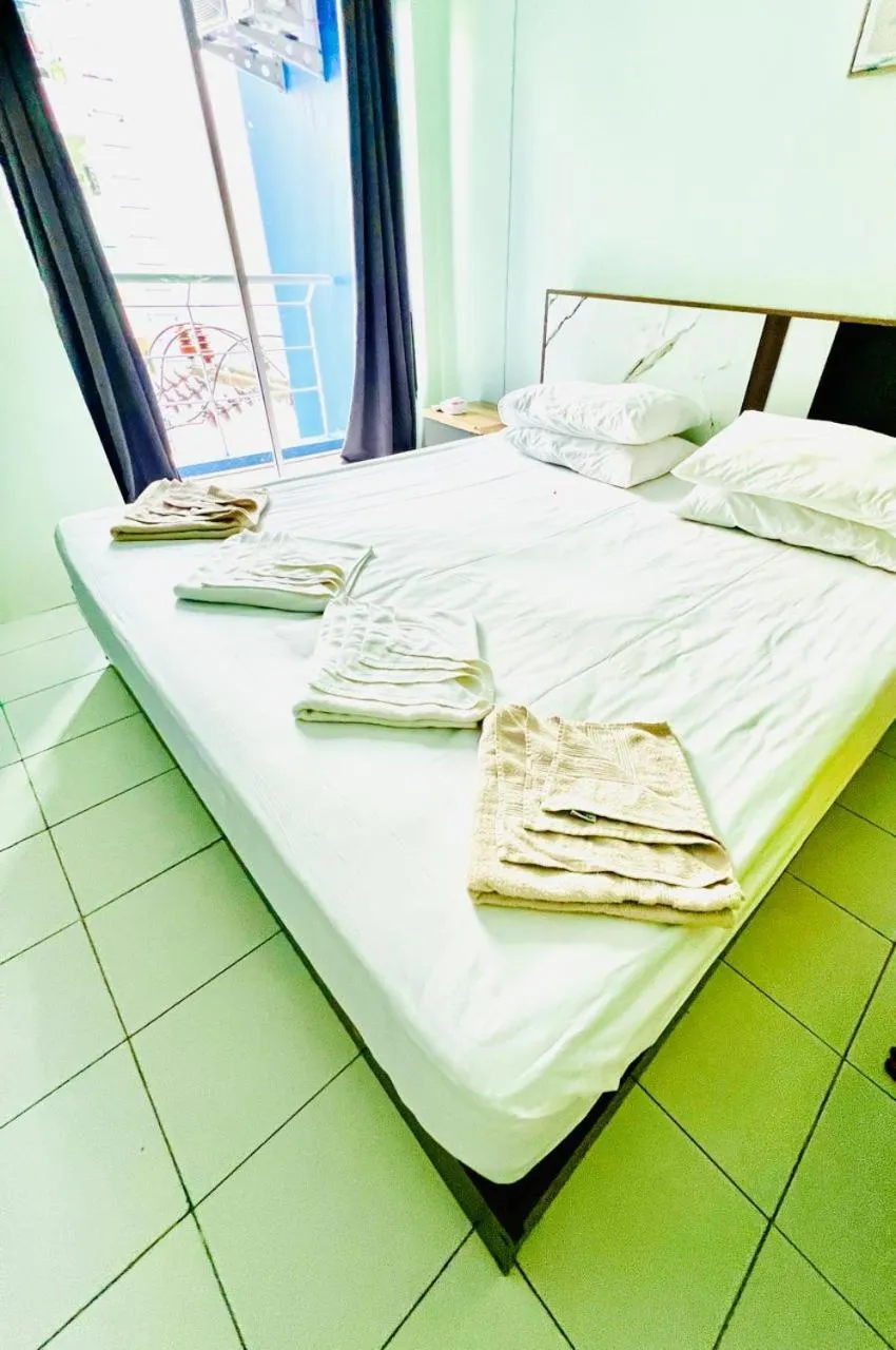 Bed in BLUE PEARL SHORE