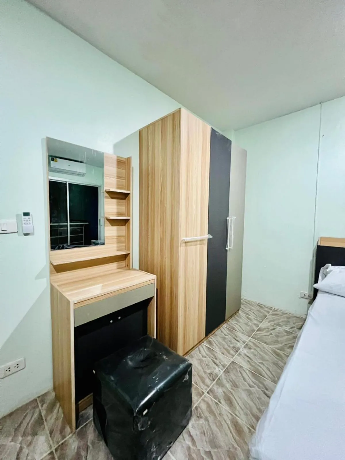 Seating area, Bed in BLUE PEARL SHORE