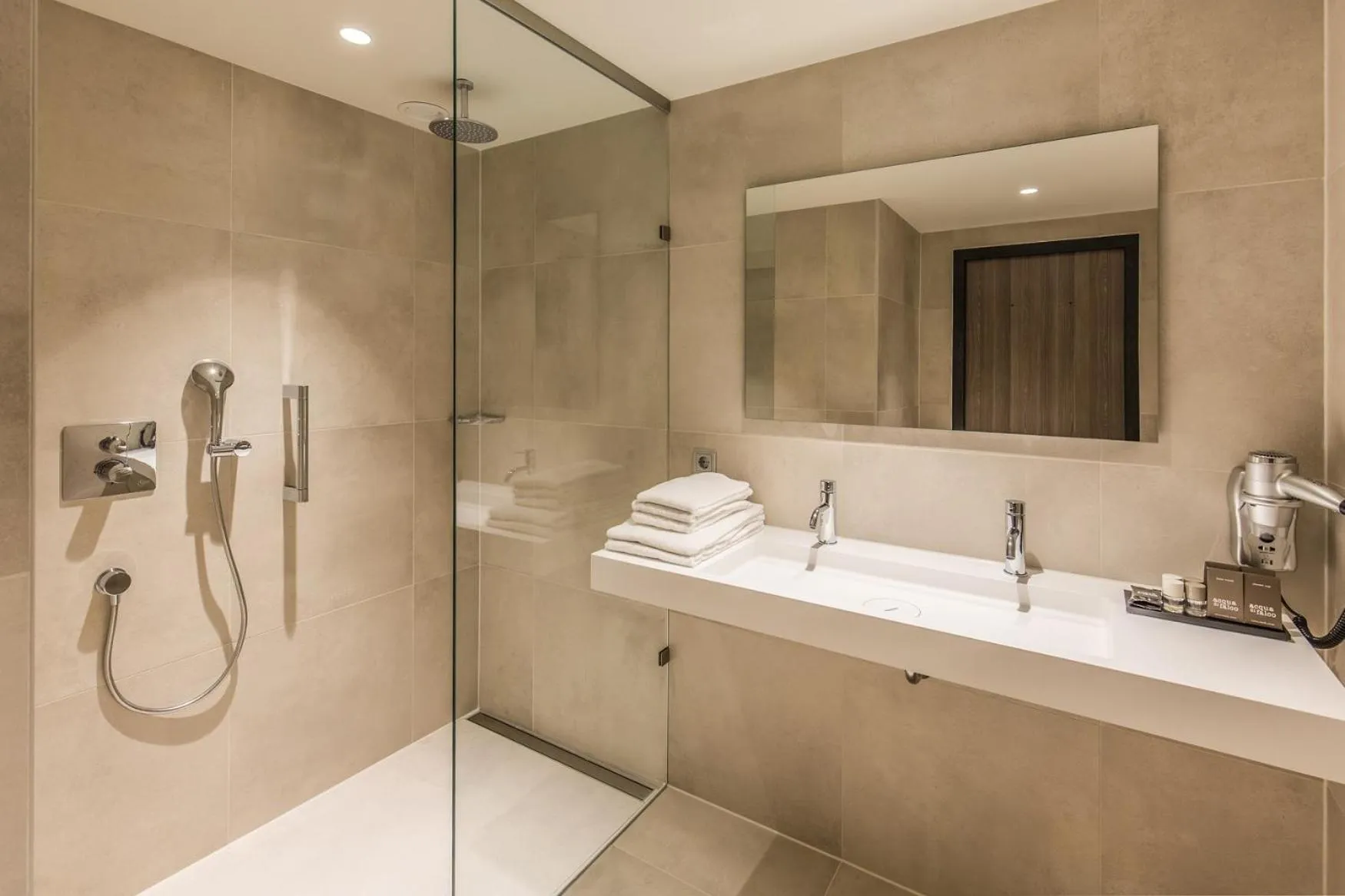 Shower in Van der Valk Hotel Hengelo