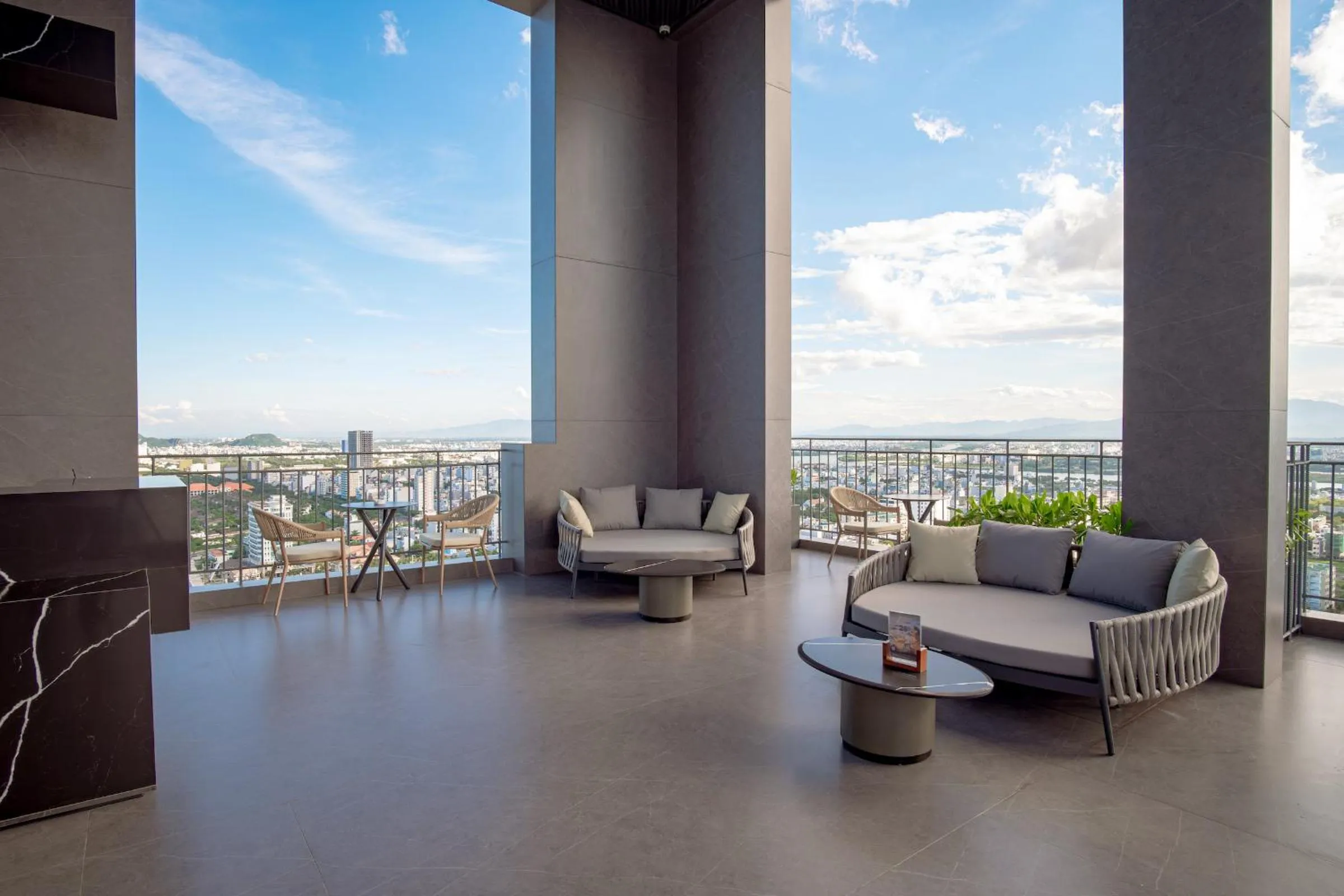 Lounge or bar in M Hotel Danang