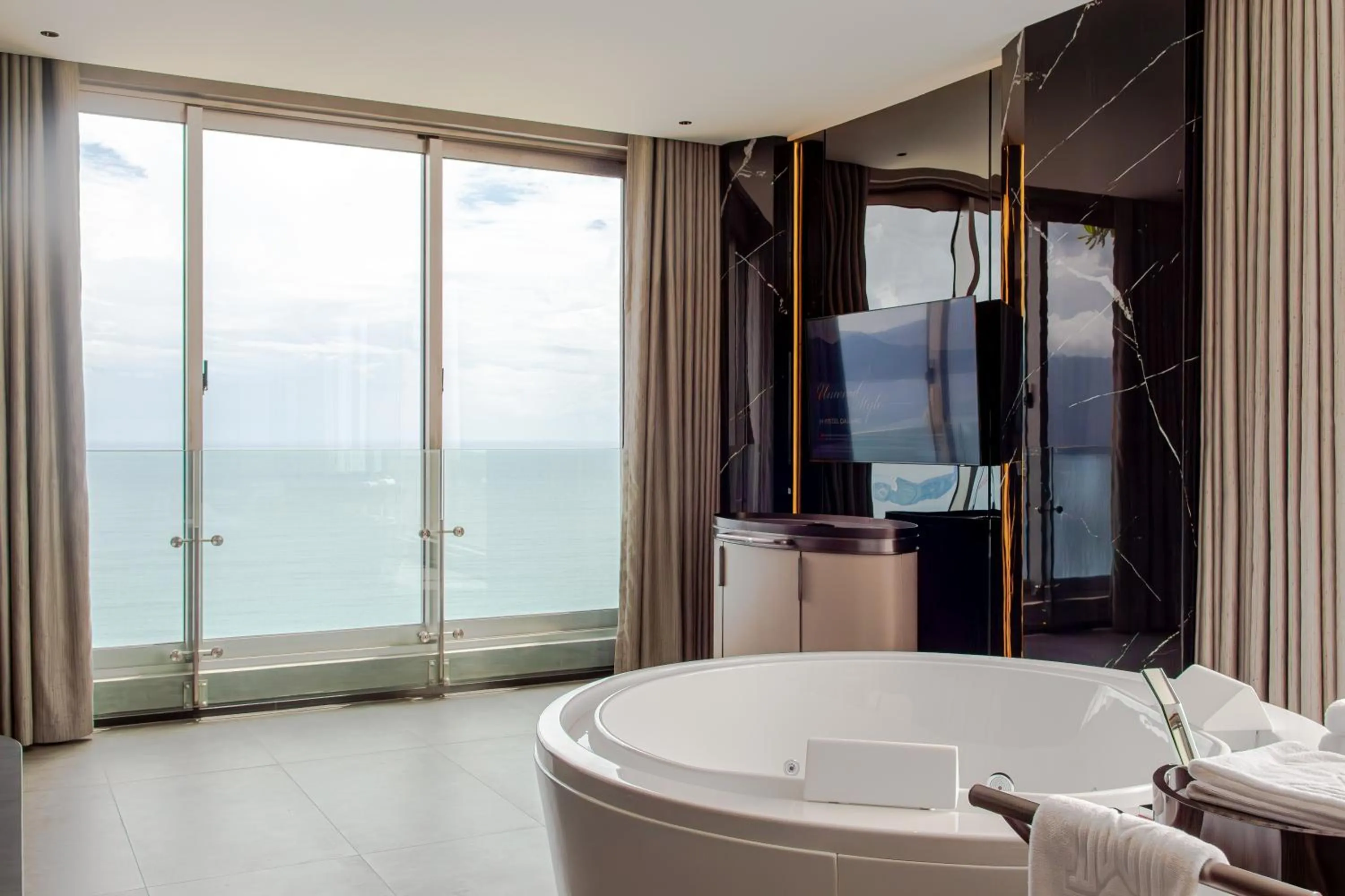 Bath in M Hotel Danang