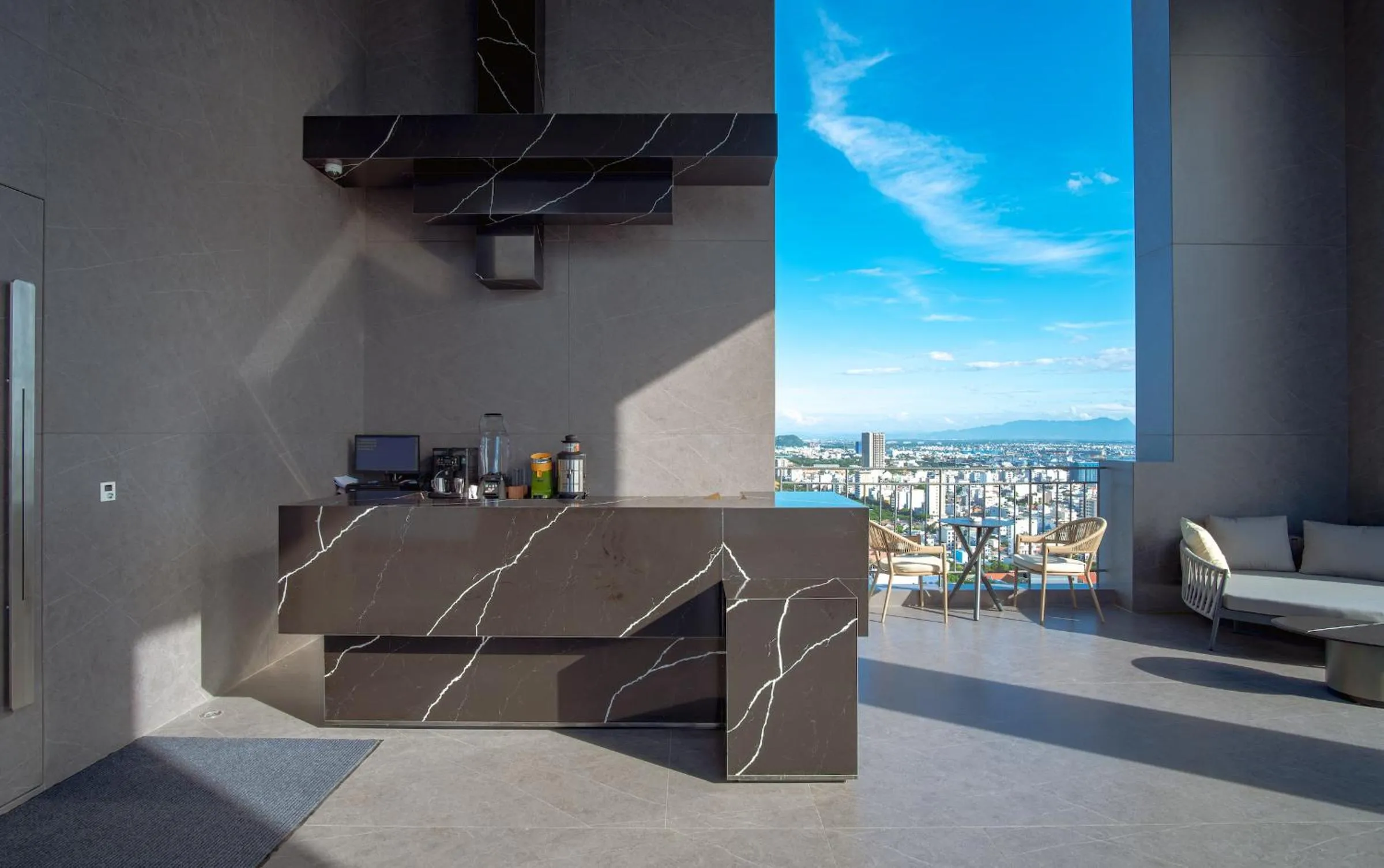 Lounge or bar in M Hotel Danang