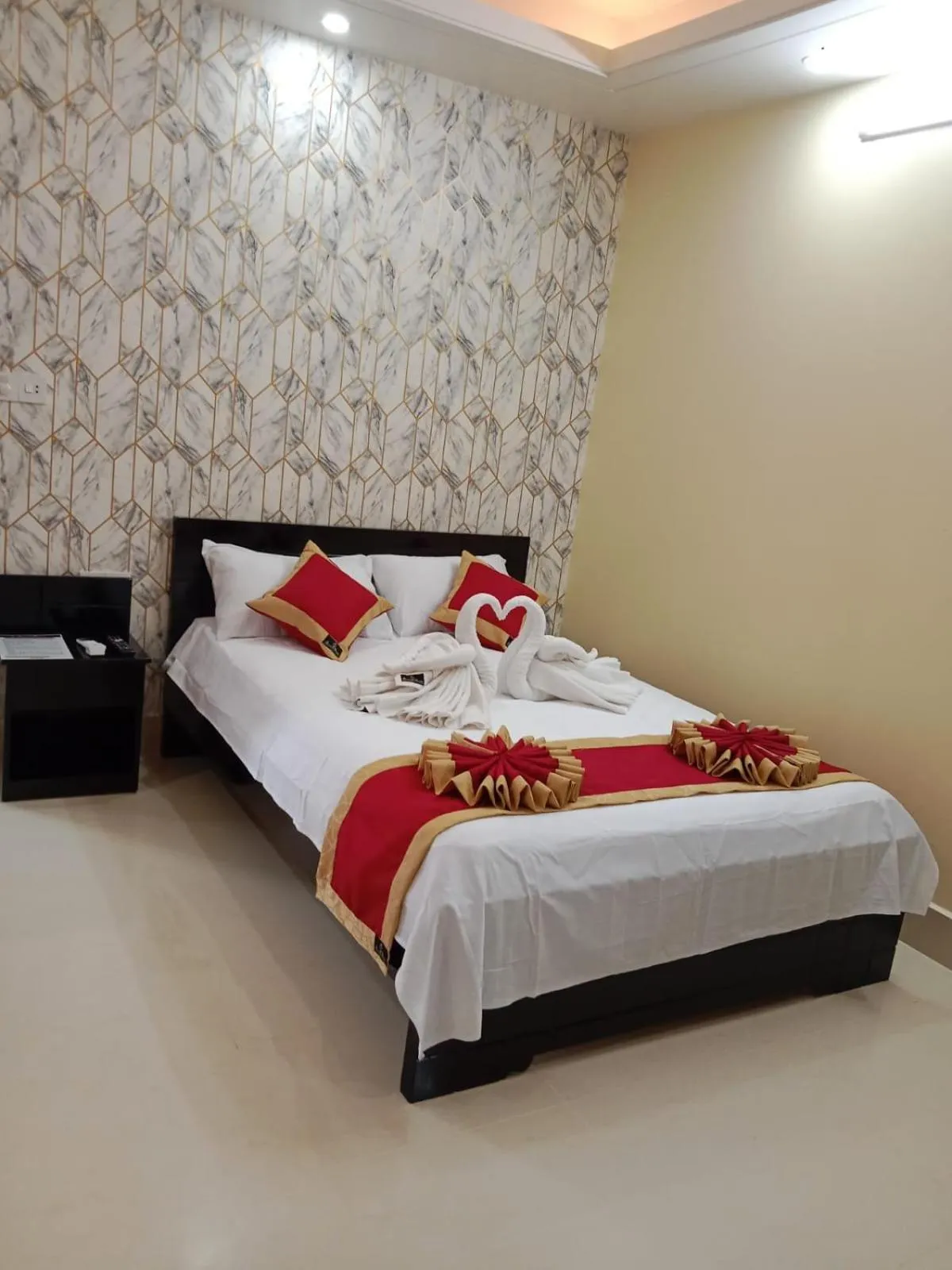 Bed in Adarsha Palace Hotel