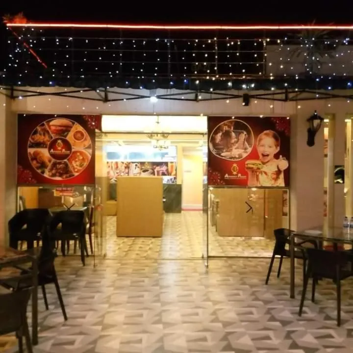 Restaurant/places to eat in Adarsha Palace Hotel