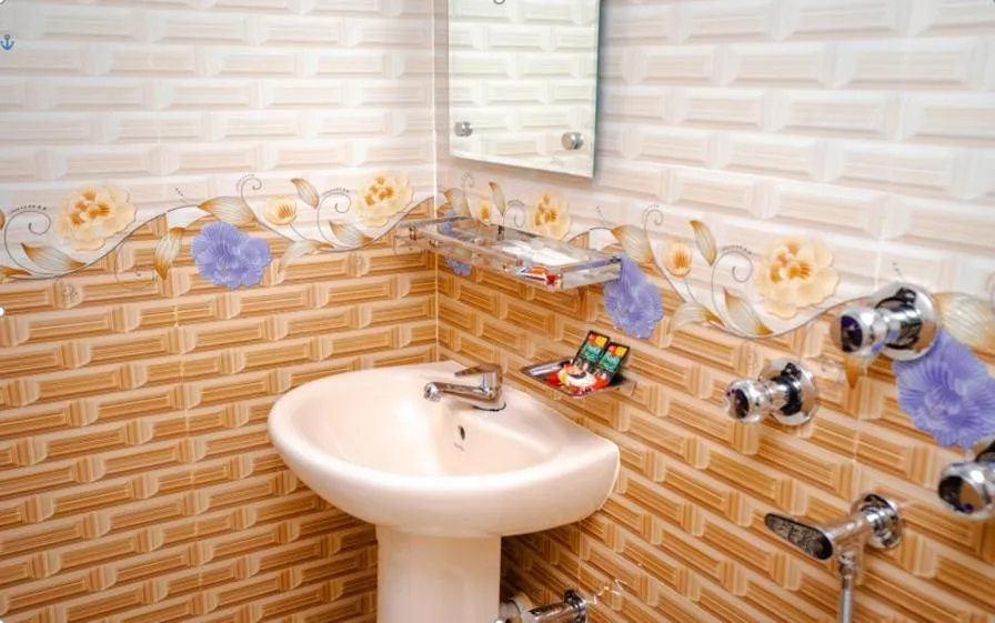 Bathroom in Adarsha Palace Hotel