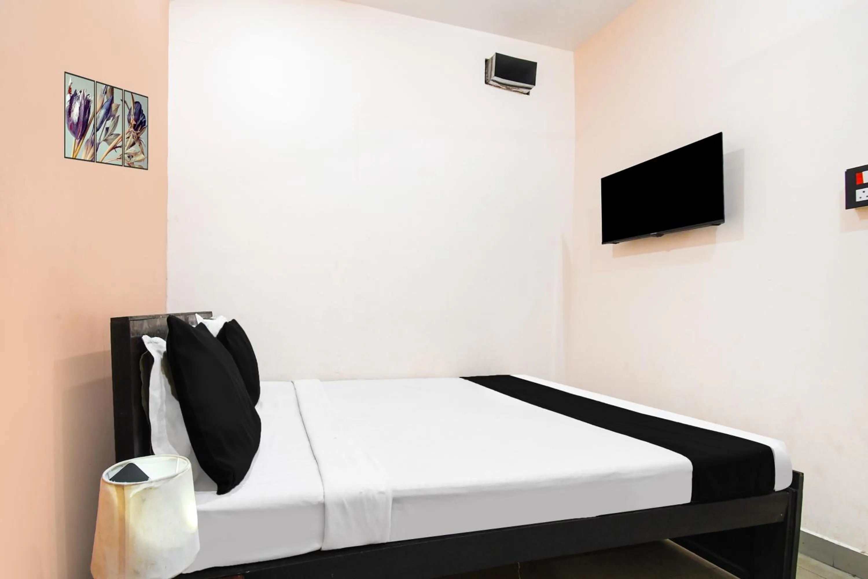 Bedroom, Bed in Super Hotel O Sofitel Hotel