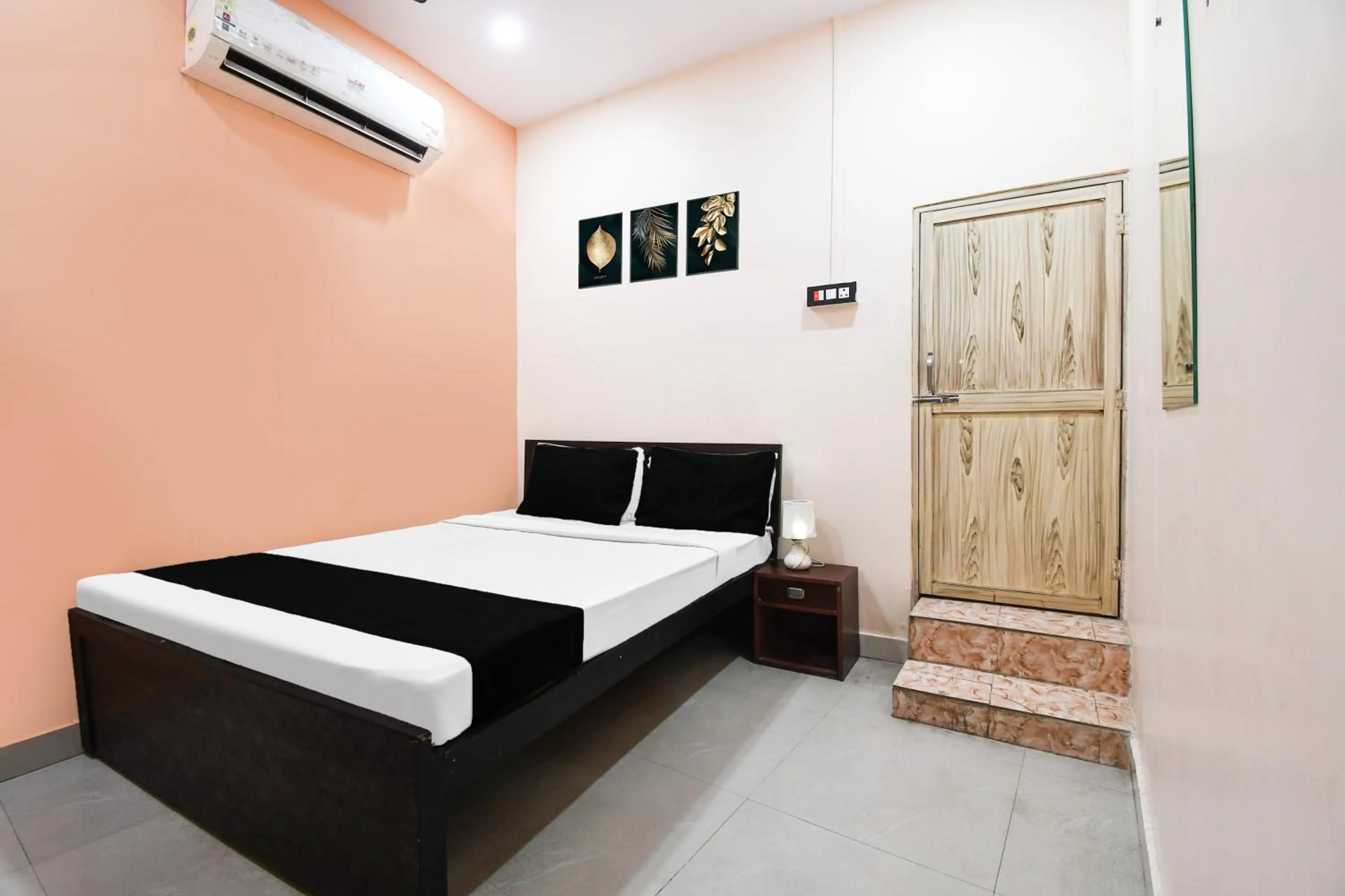 Bedroom, Bed in Super Hotel O Sofitel Hotel