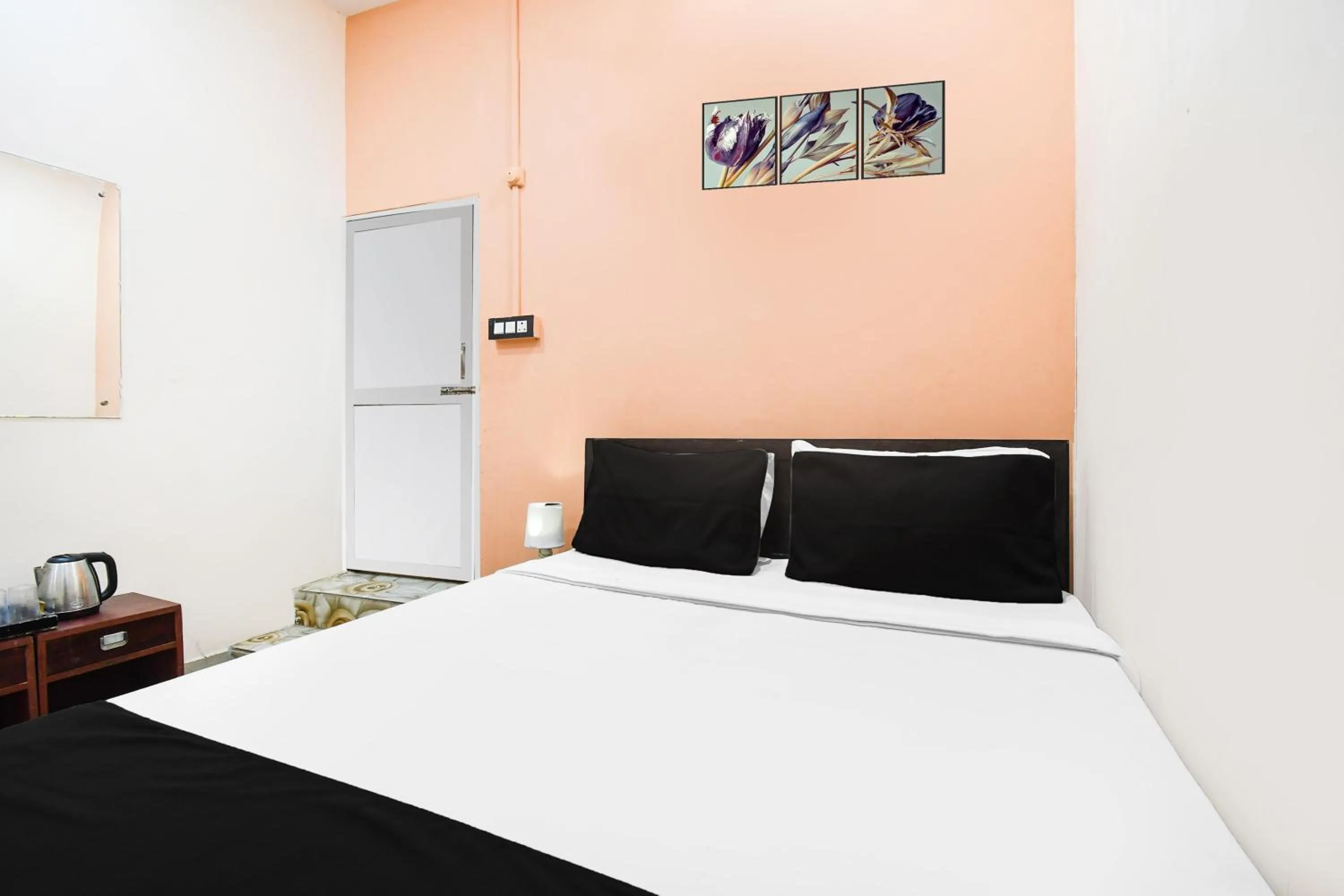 Bedroom, Bed in Super Hotel O Sofitel Hotel