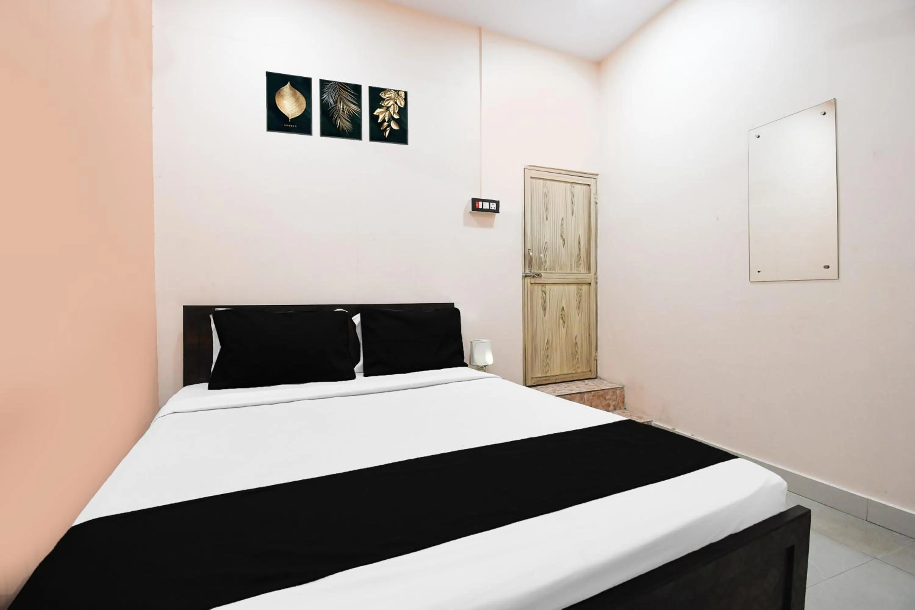 Bedroom, Bed in Super Hotel O Sofitel Hotel