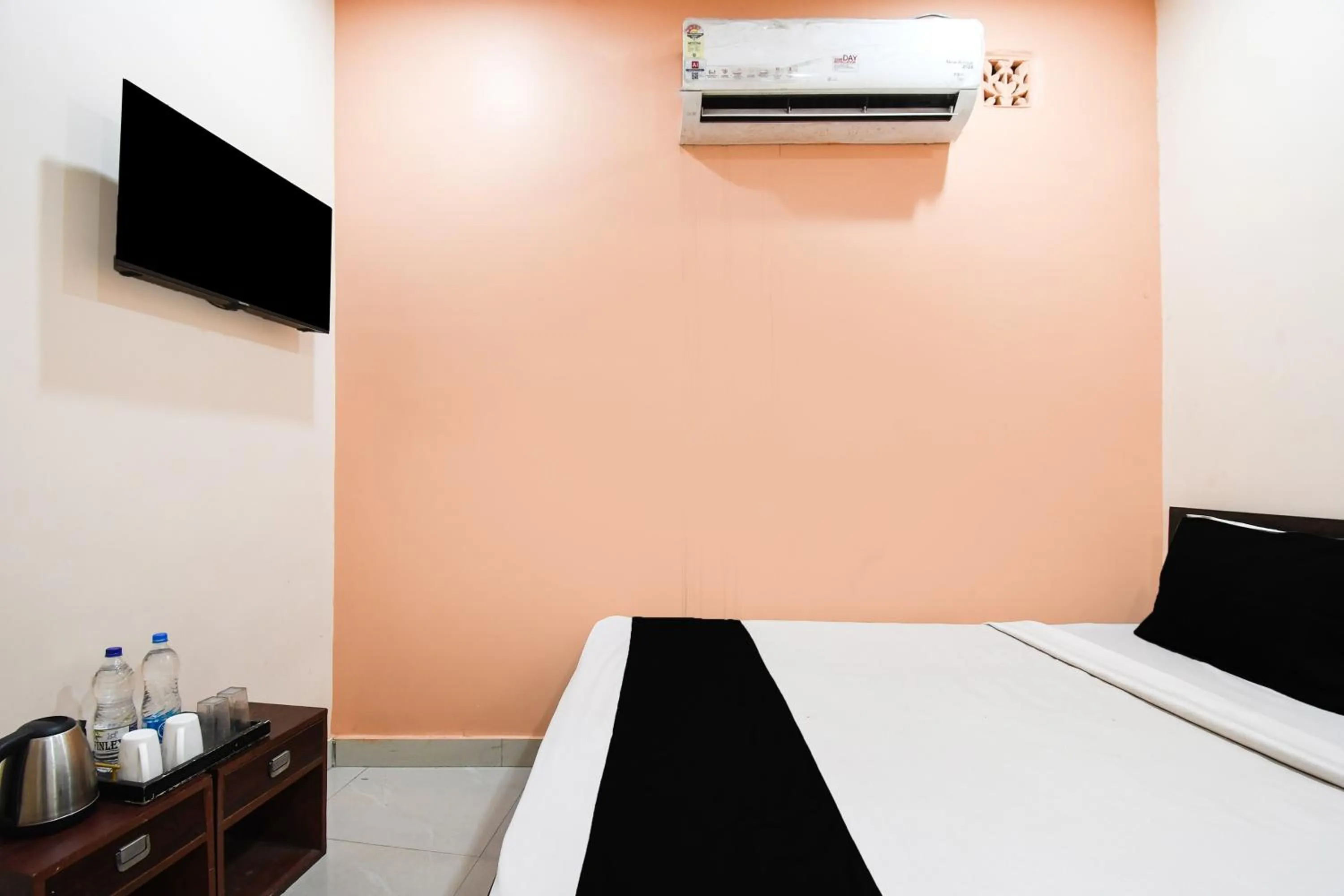 Bedroom, Bed in Super Hotel O Sofitel Hotel