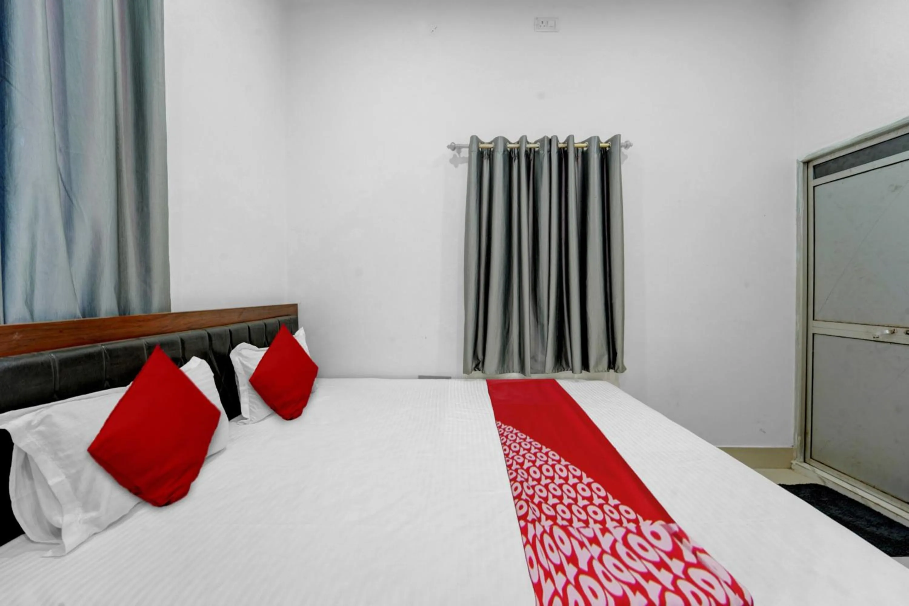 Bedroom, Bed in Super Hotel O Dev Laxmi Palace Hotel & Banquet