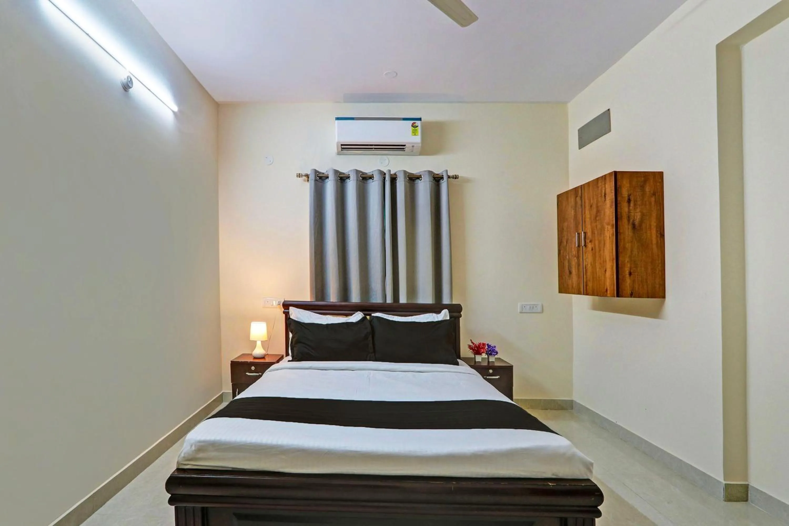 Bedroom, Bed in Collection O Sri Nirvana Edge