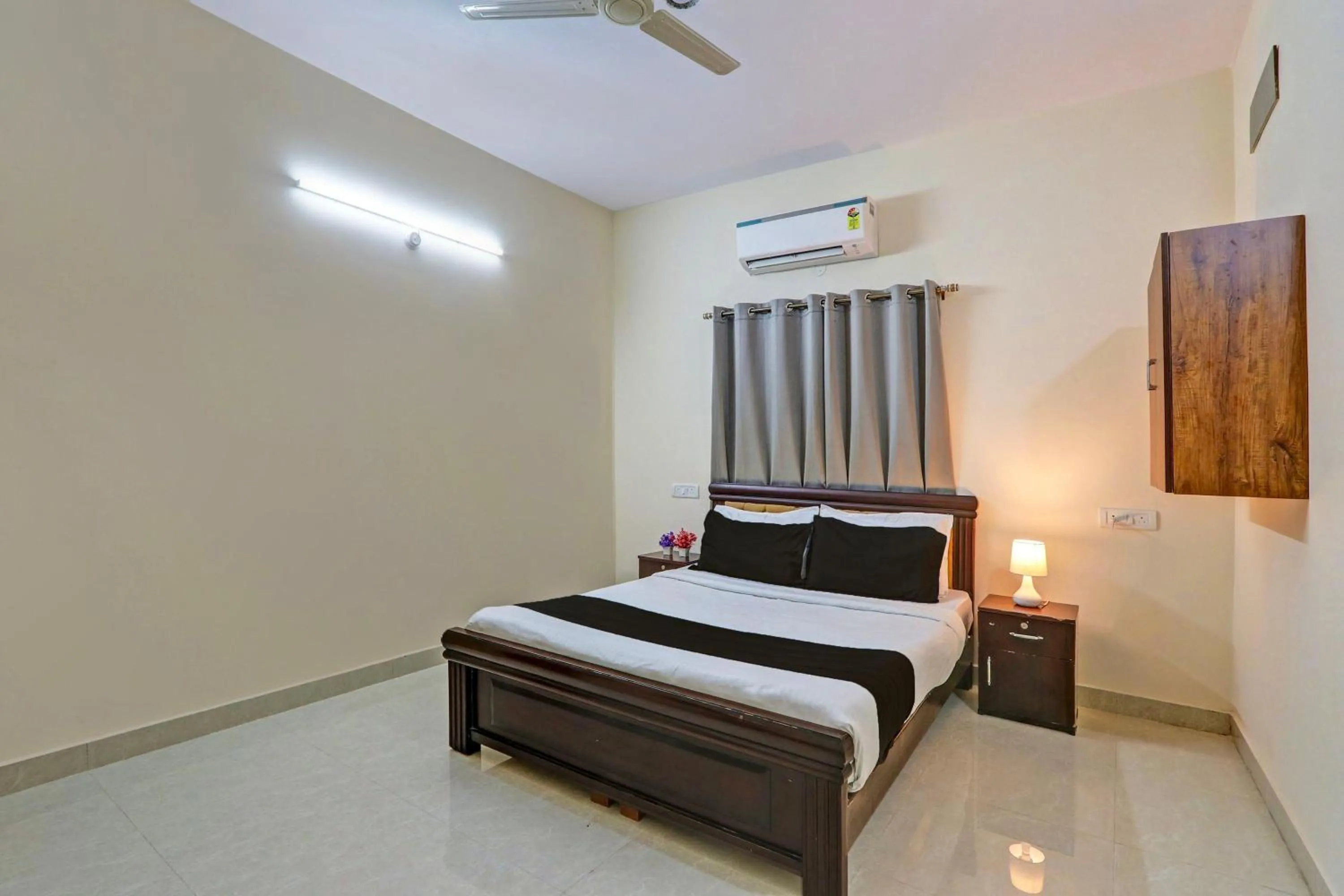 Bedroom, Bed in Super Collection O Sri Nirvana Edge