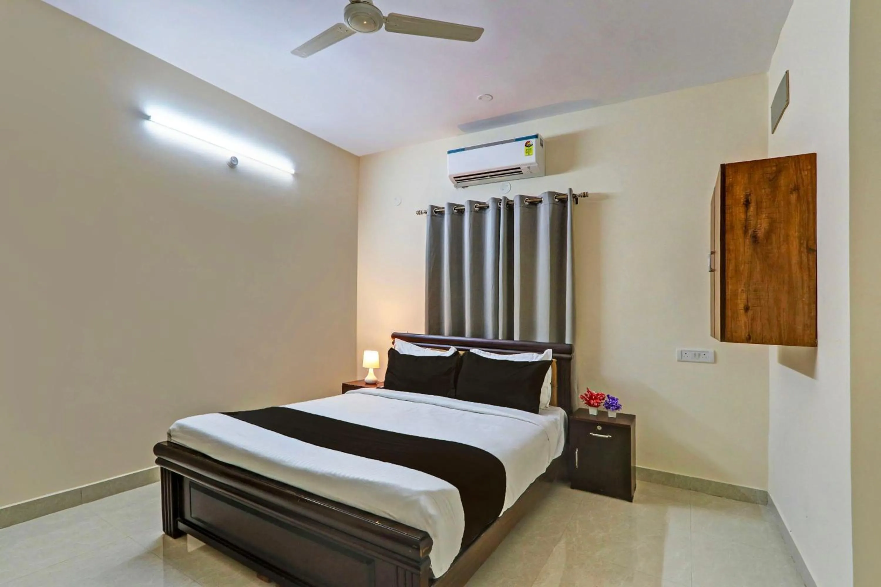 Bedroom, Bed in Super Collection O Sri Nirvana Edge