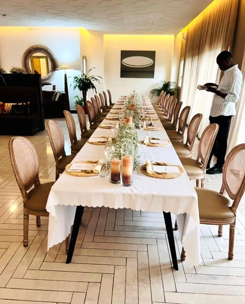 Restaurant/places to eat in Hotel Lepic