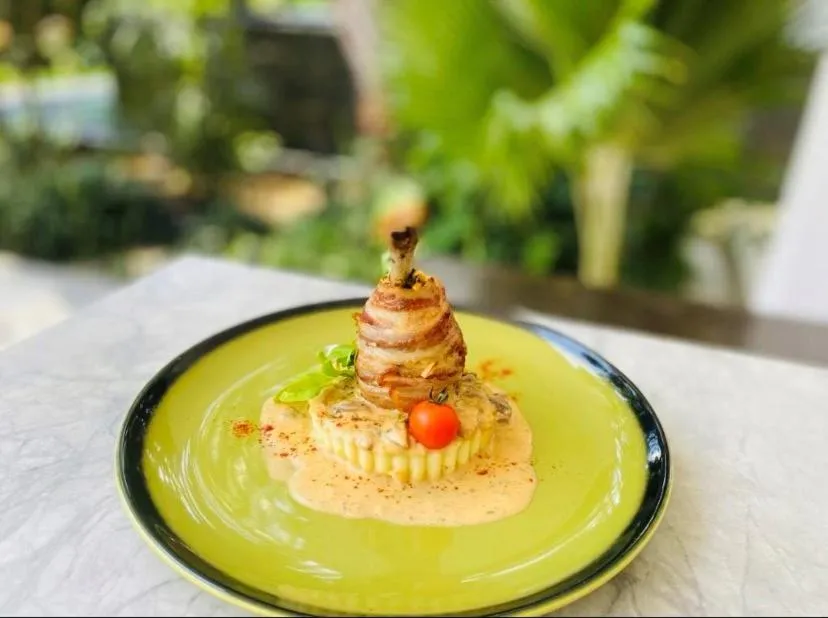 Restaurant/places to eat in Hotel Lepic