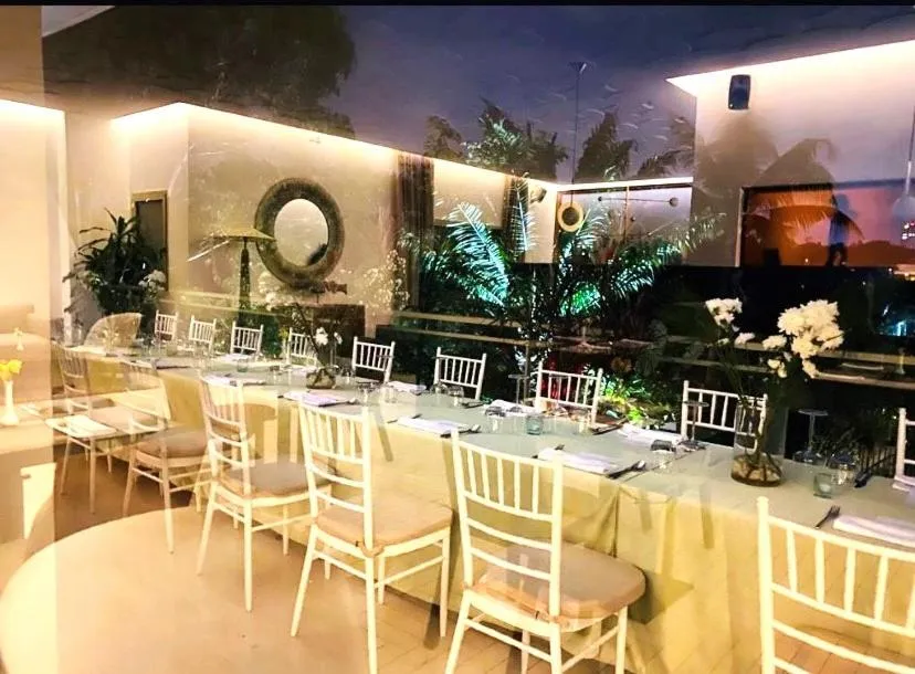 Restaurant/places to eat in Hotel Lepic