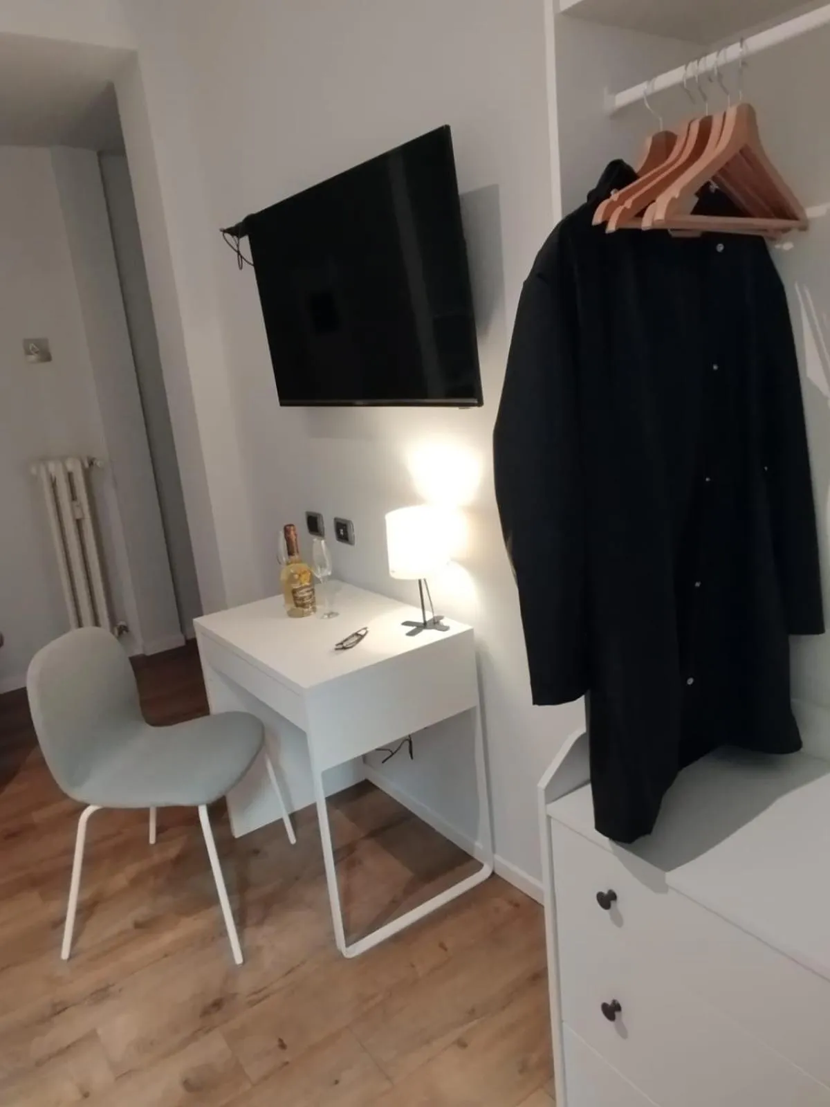 TV and multimedia in 111 ColaDiRienzo Rooms - by AD Roma