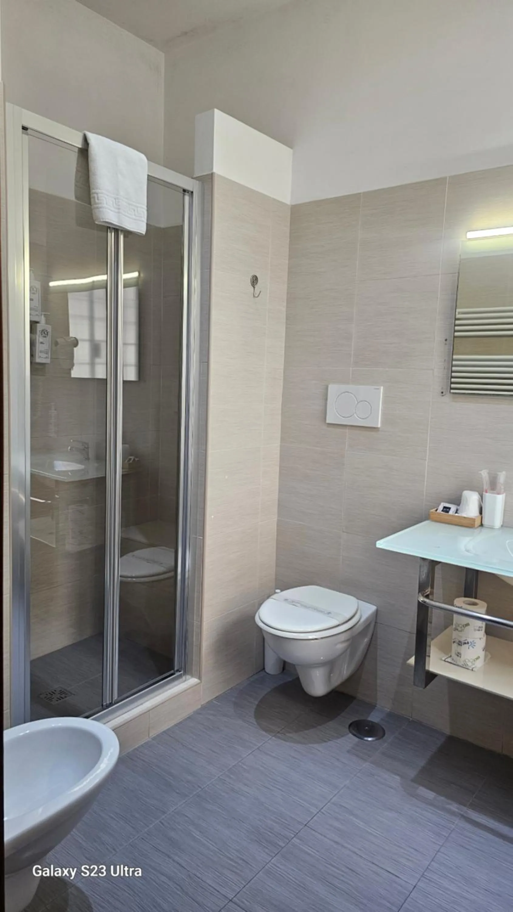 Shower in Caesar Place