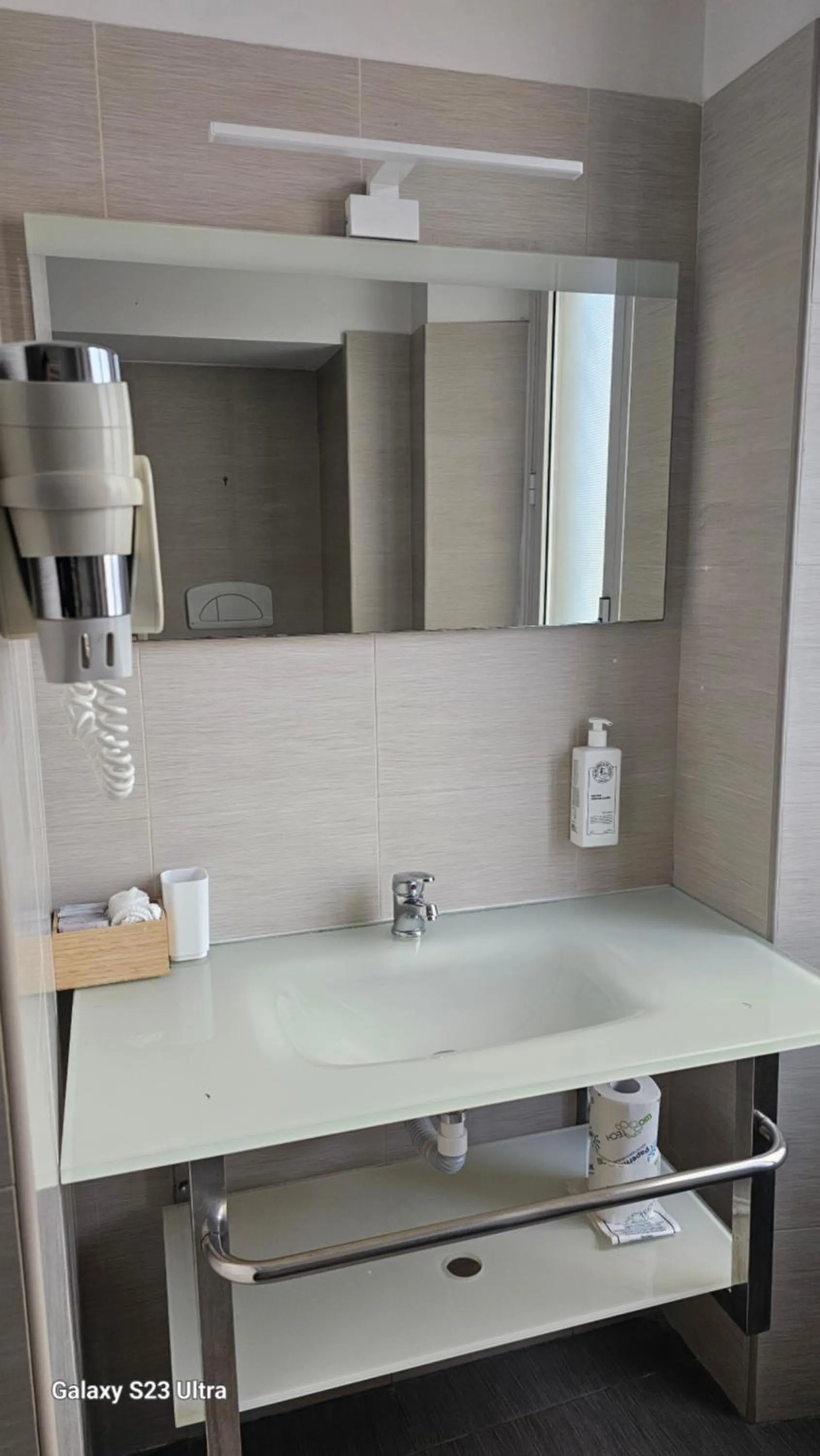 Bathroom in Caesar Place