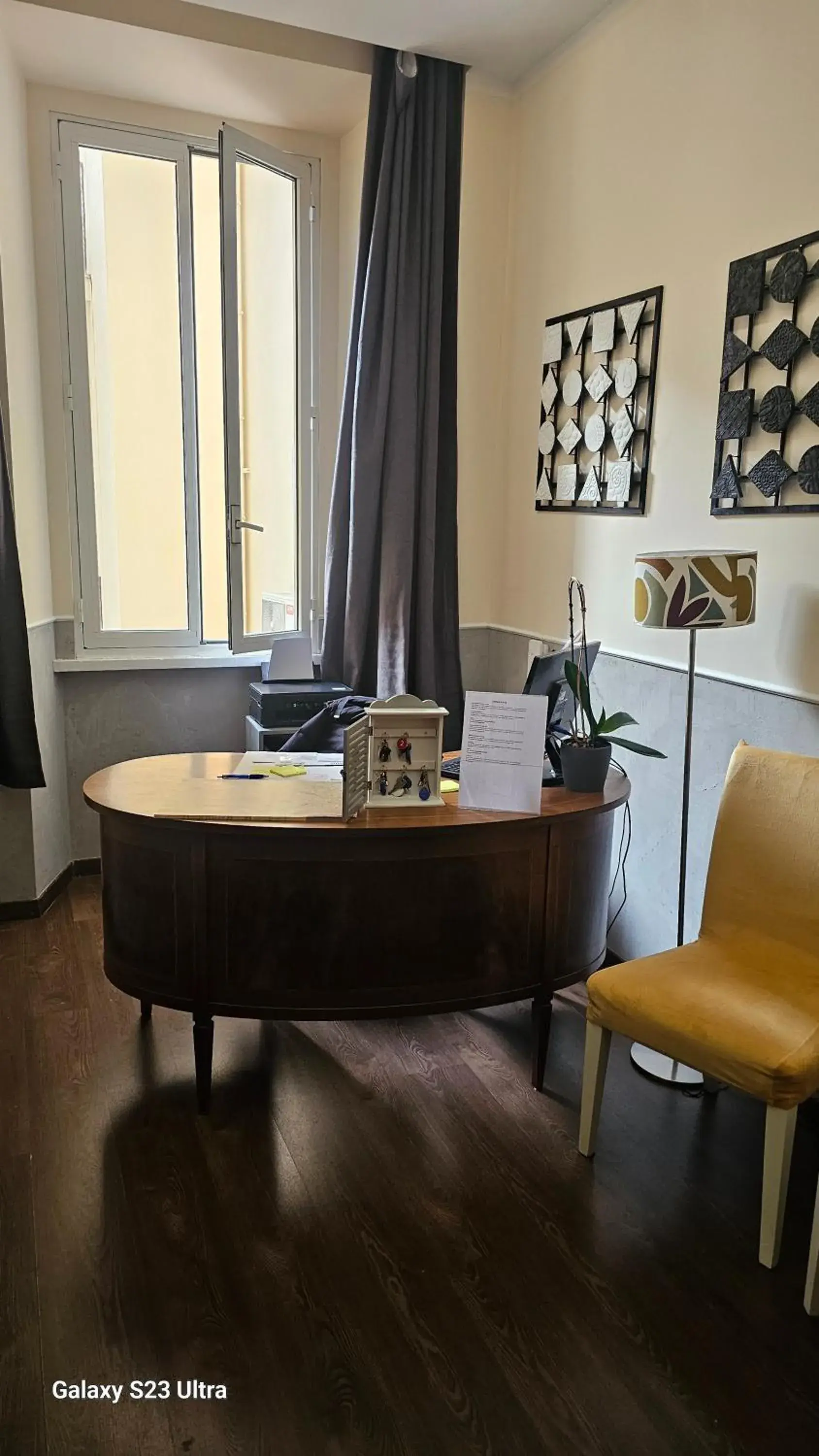 Double or Twin Room in Caesar Place Double or Twin Room in Caesar Place