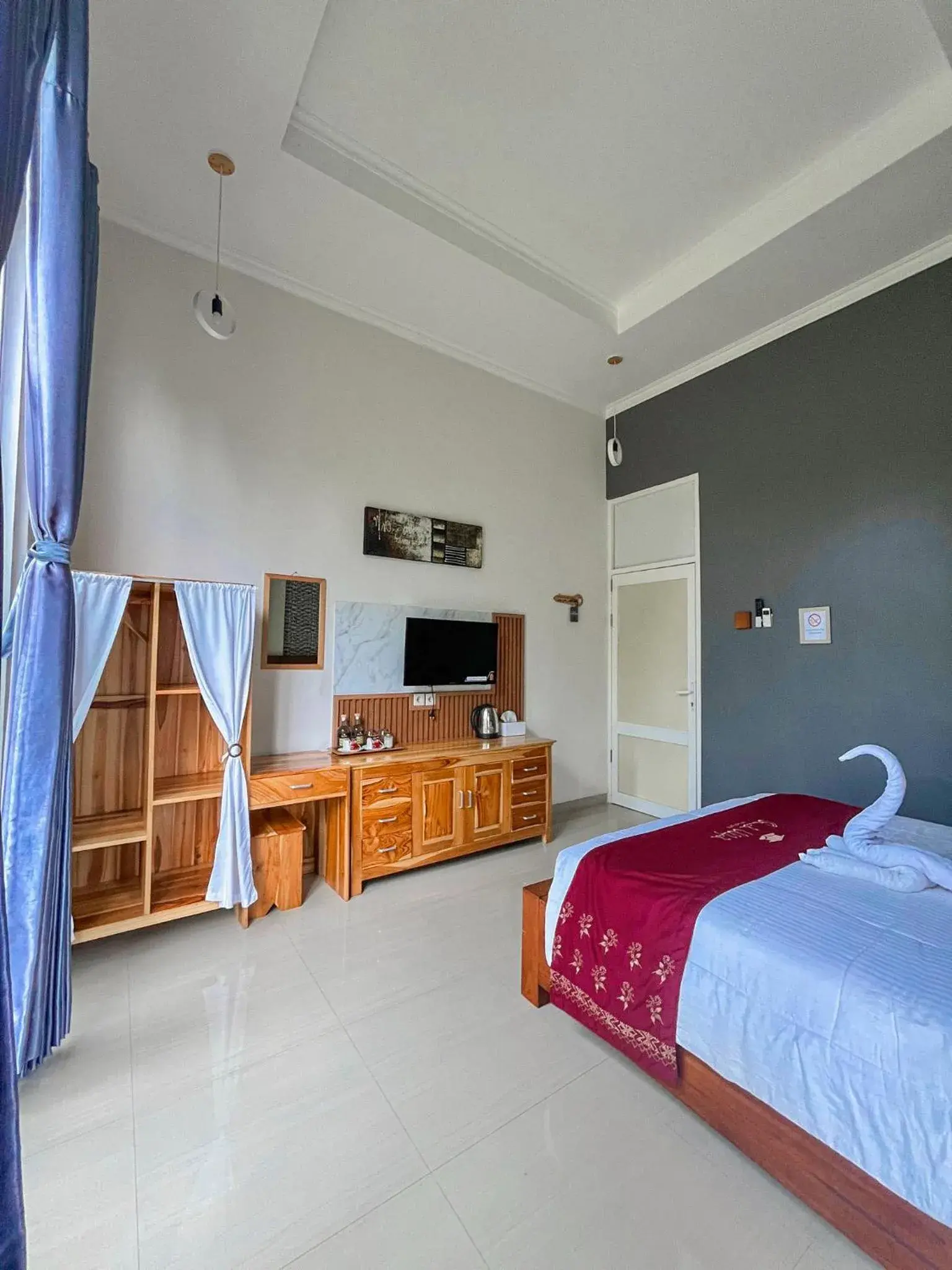 Queen Room with Shared Bathroom in Omah Ulfah Homestay Queen Room with Shared Bathroom in Omah Ulfah Homestay