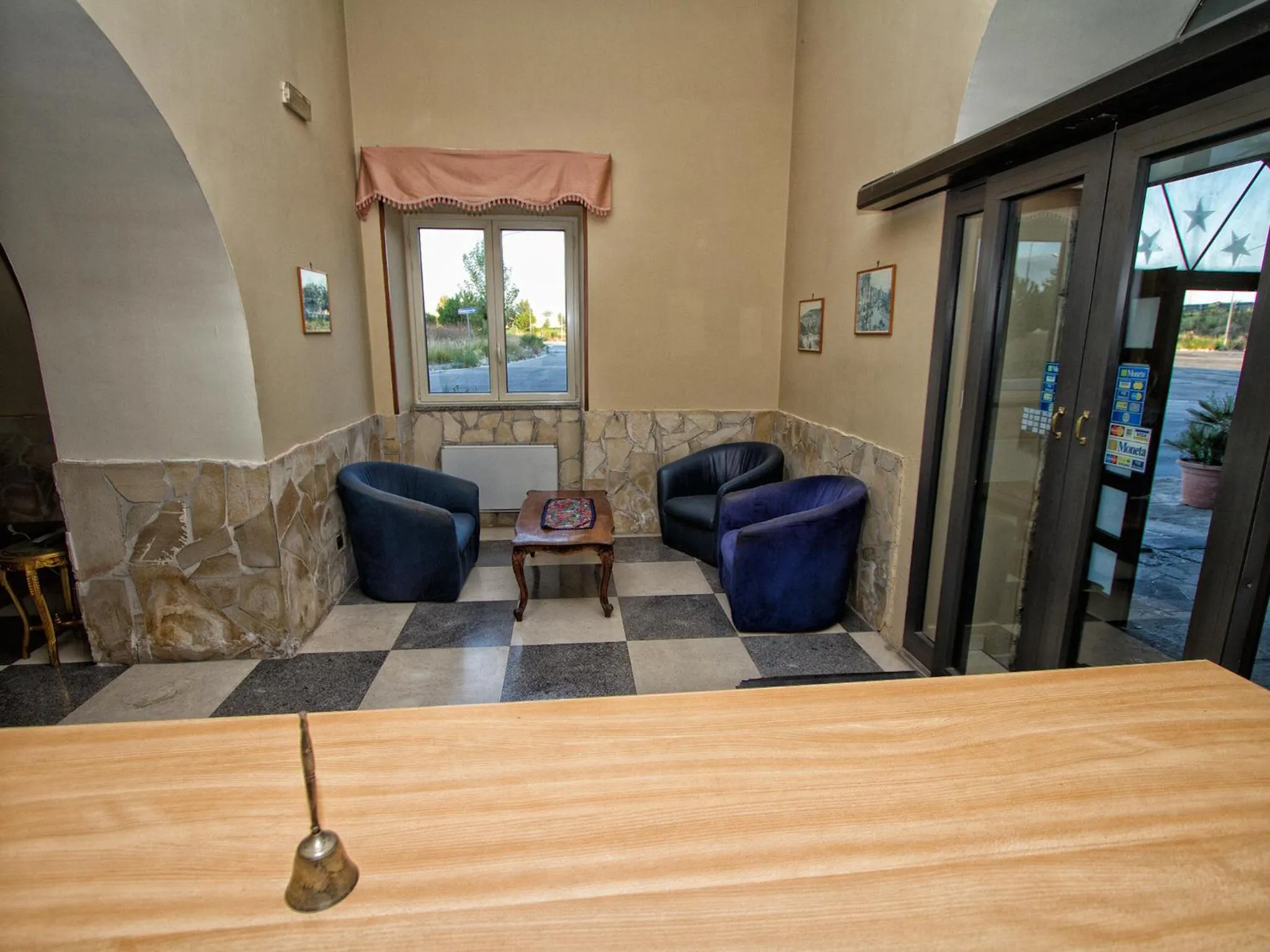 Communal lounge/ TV room in Hotel Silverado