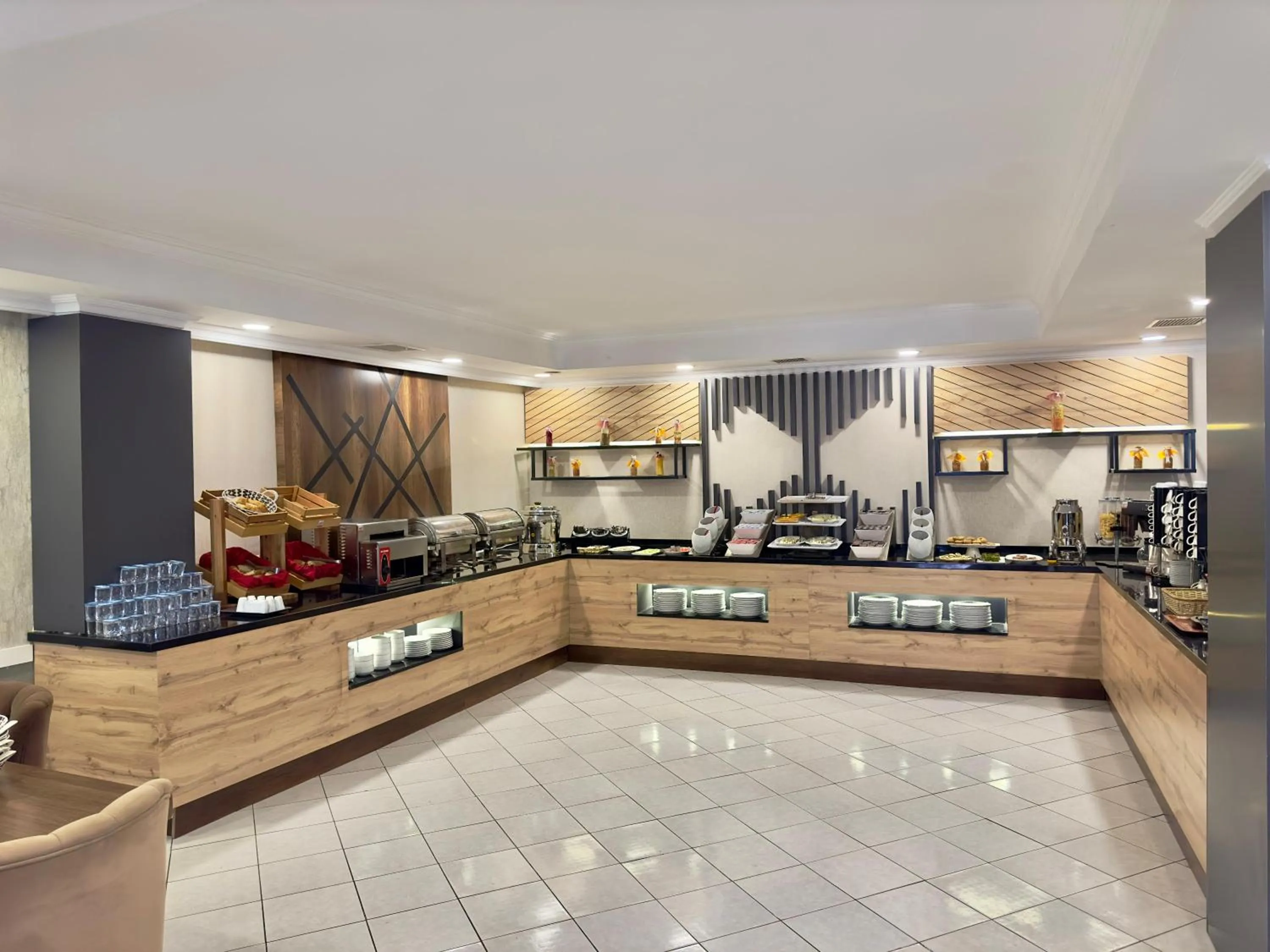 Restaurant/places to eat in Sumela Park Hotel