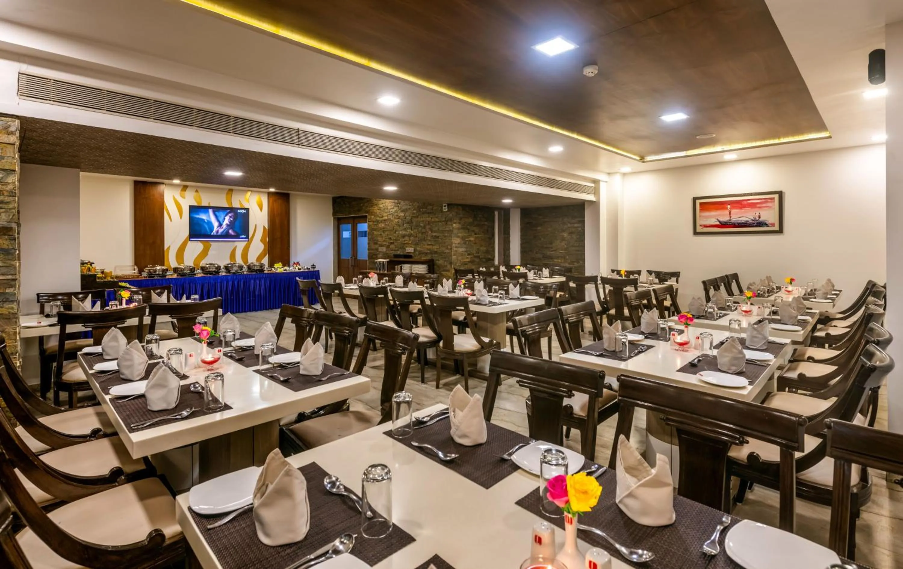 Restaurant/places to eat in Dwarkadhish Lords Eco Inn