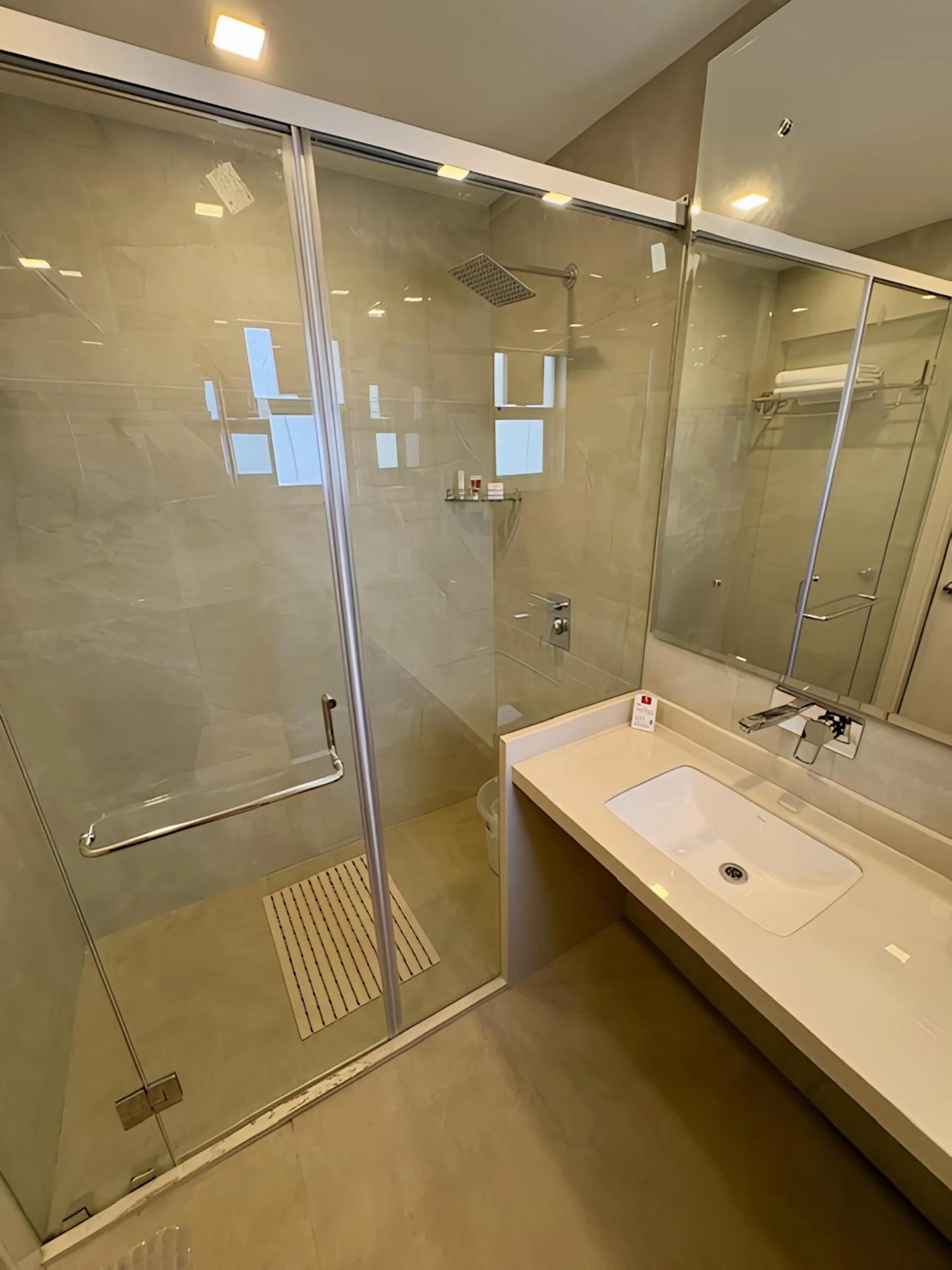 Shower in Dwarkadhish Lords Eco Inn