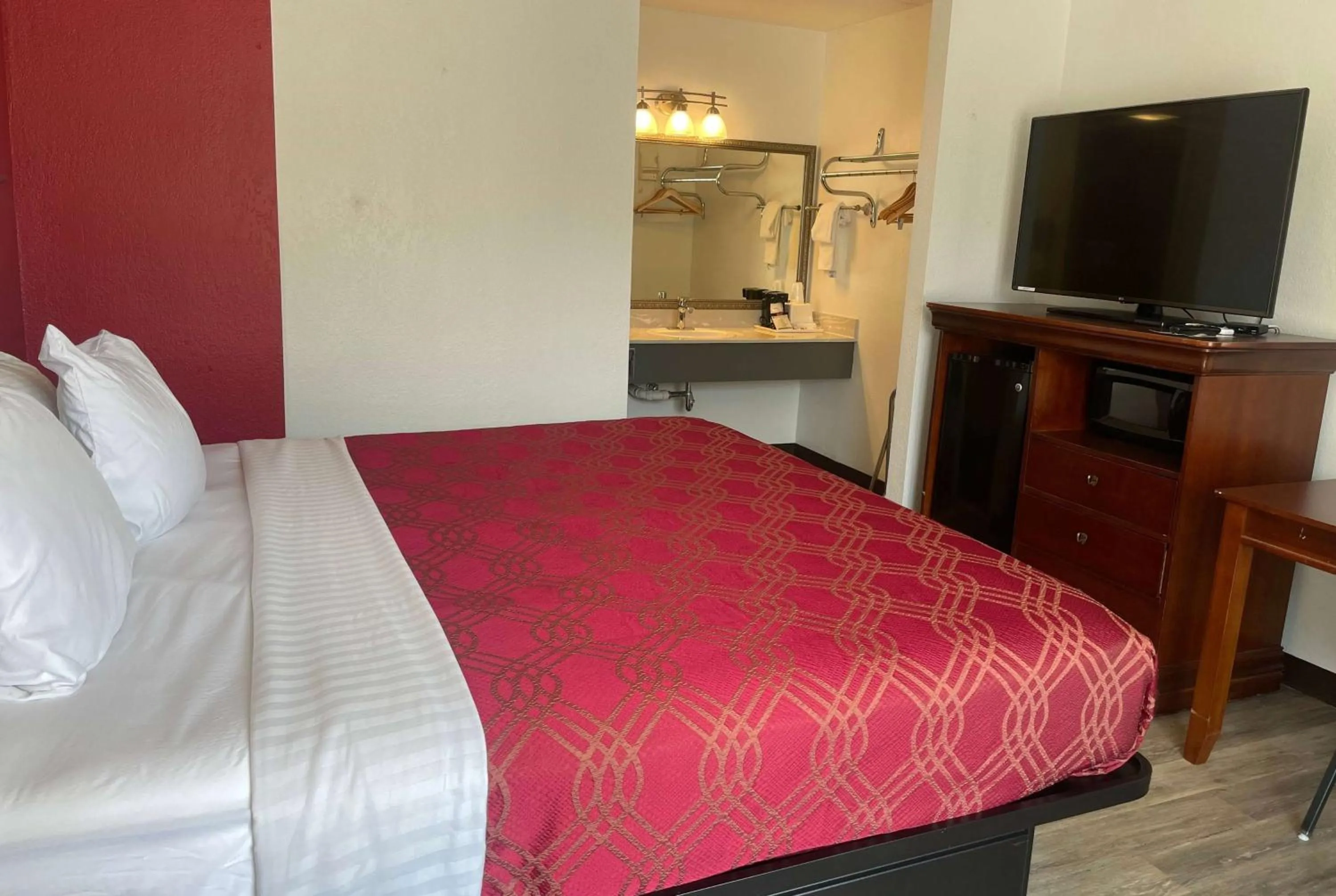 Photo of the whole room in Ramada by Wyndham Branson Theatre District