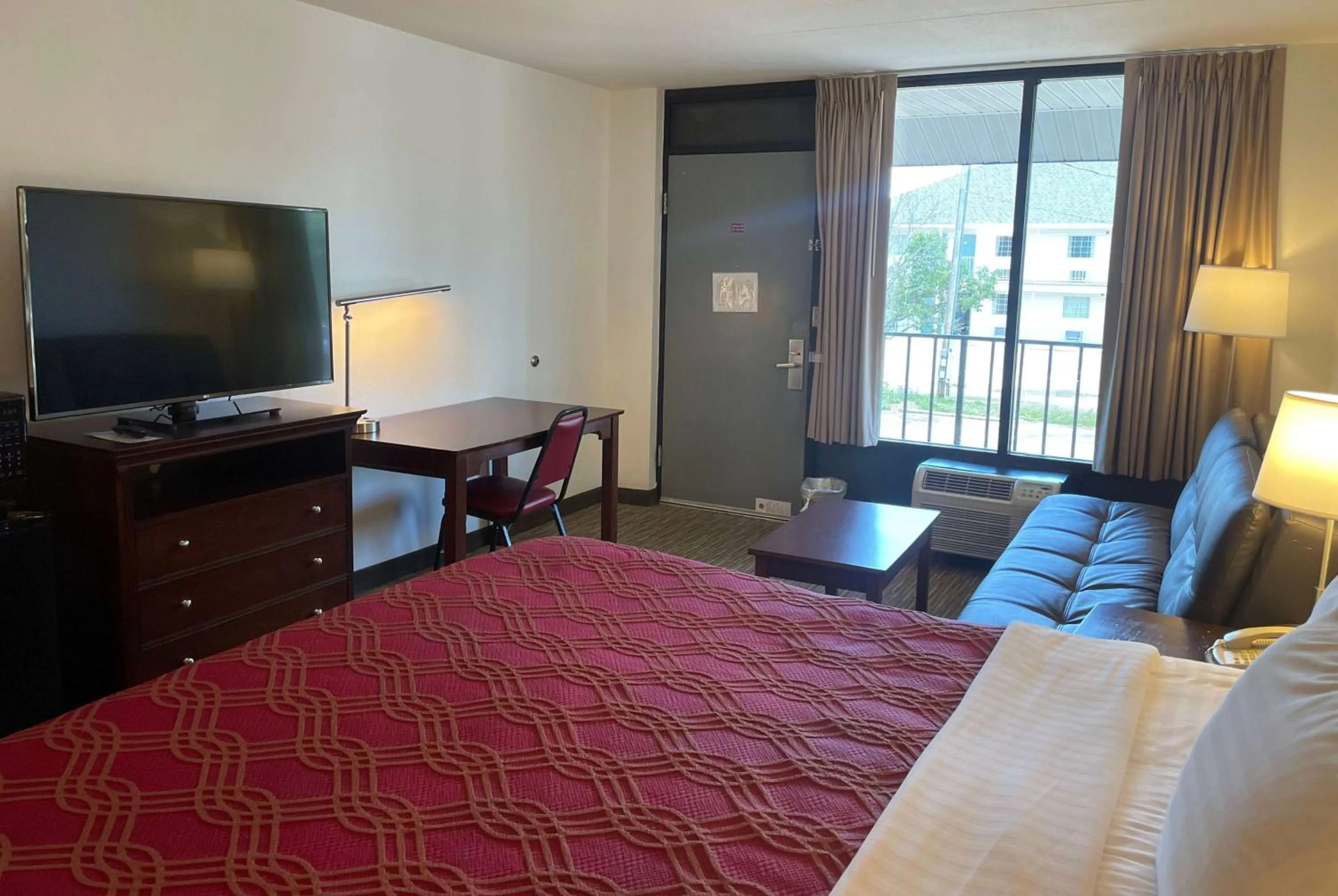 Photo of the whole room in Ramada by Wyndham Branson Theatre District