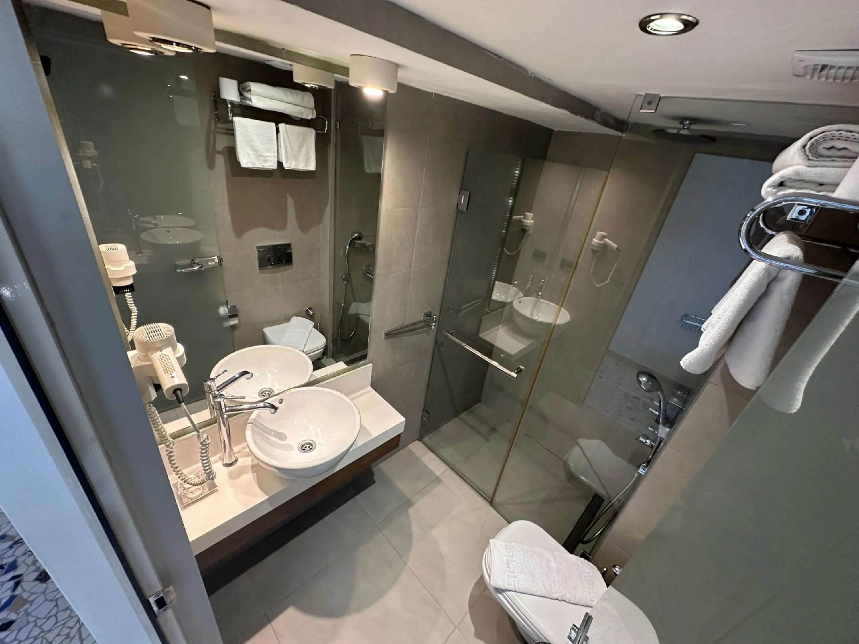 Shower in Bodrum Gulet Otel