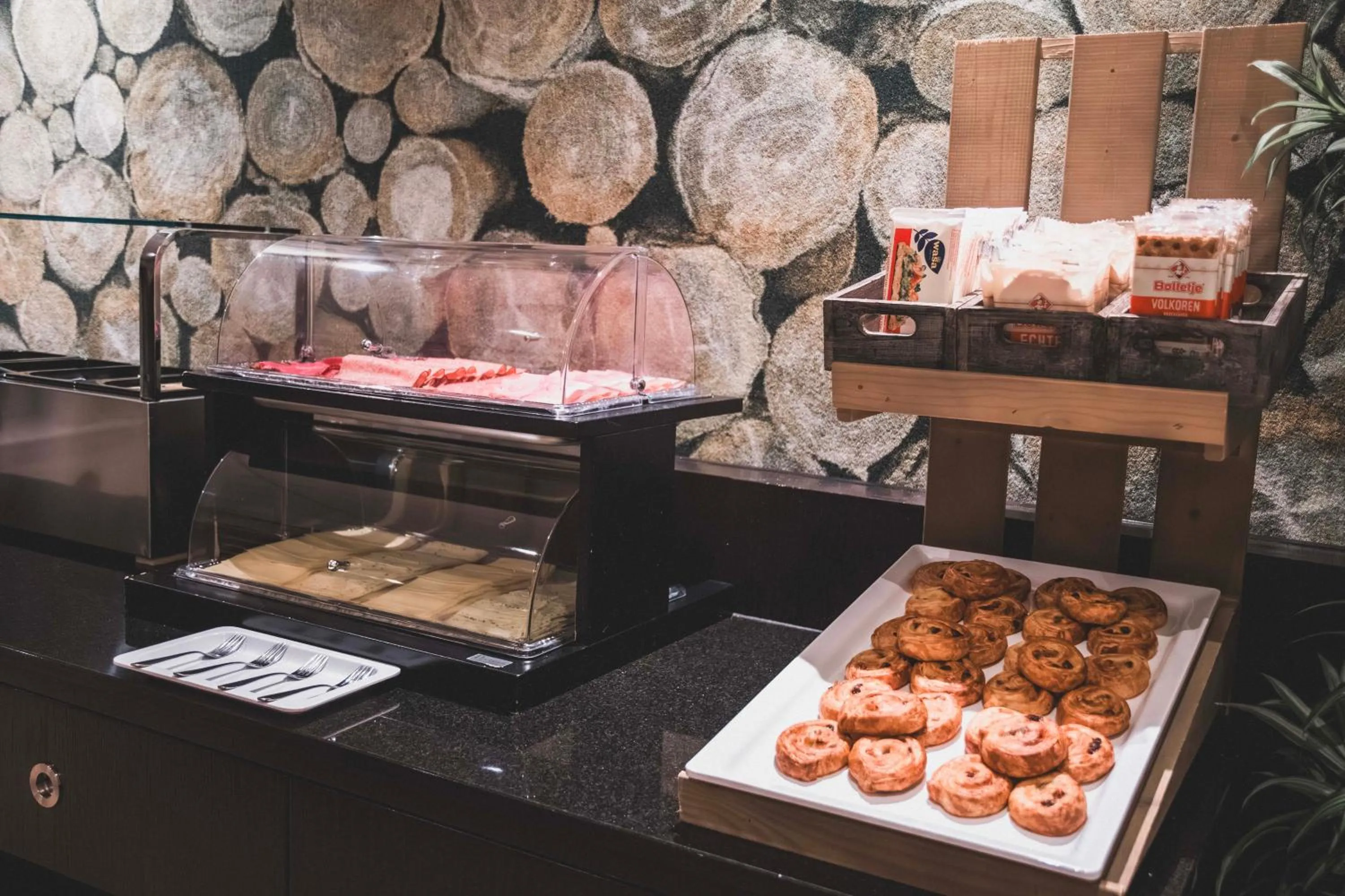 Buffet breakfast in Parkhotel De Bosrand