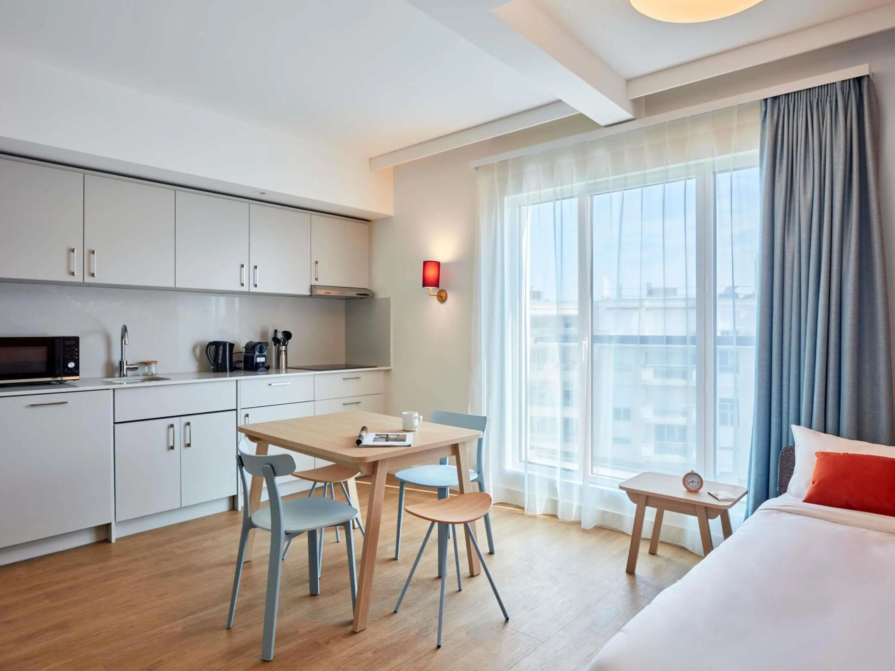 Bedroom, Bed in Aparthotel Adagio Paris Boulogne