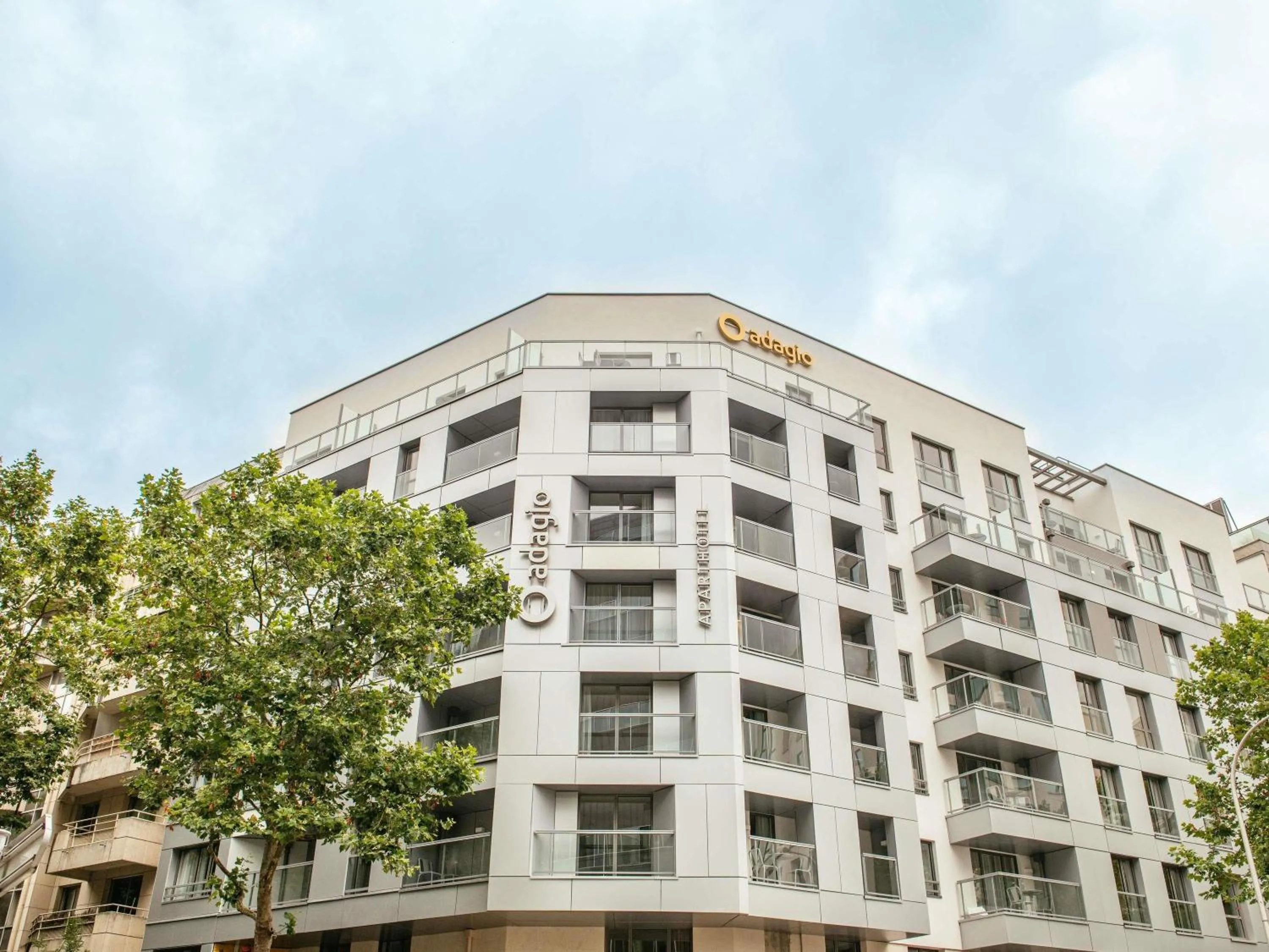 Property building in Aparthotel Adagio Paris Boulogne