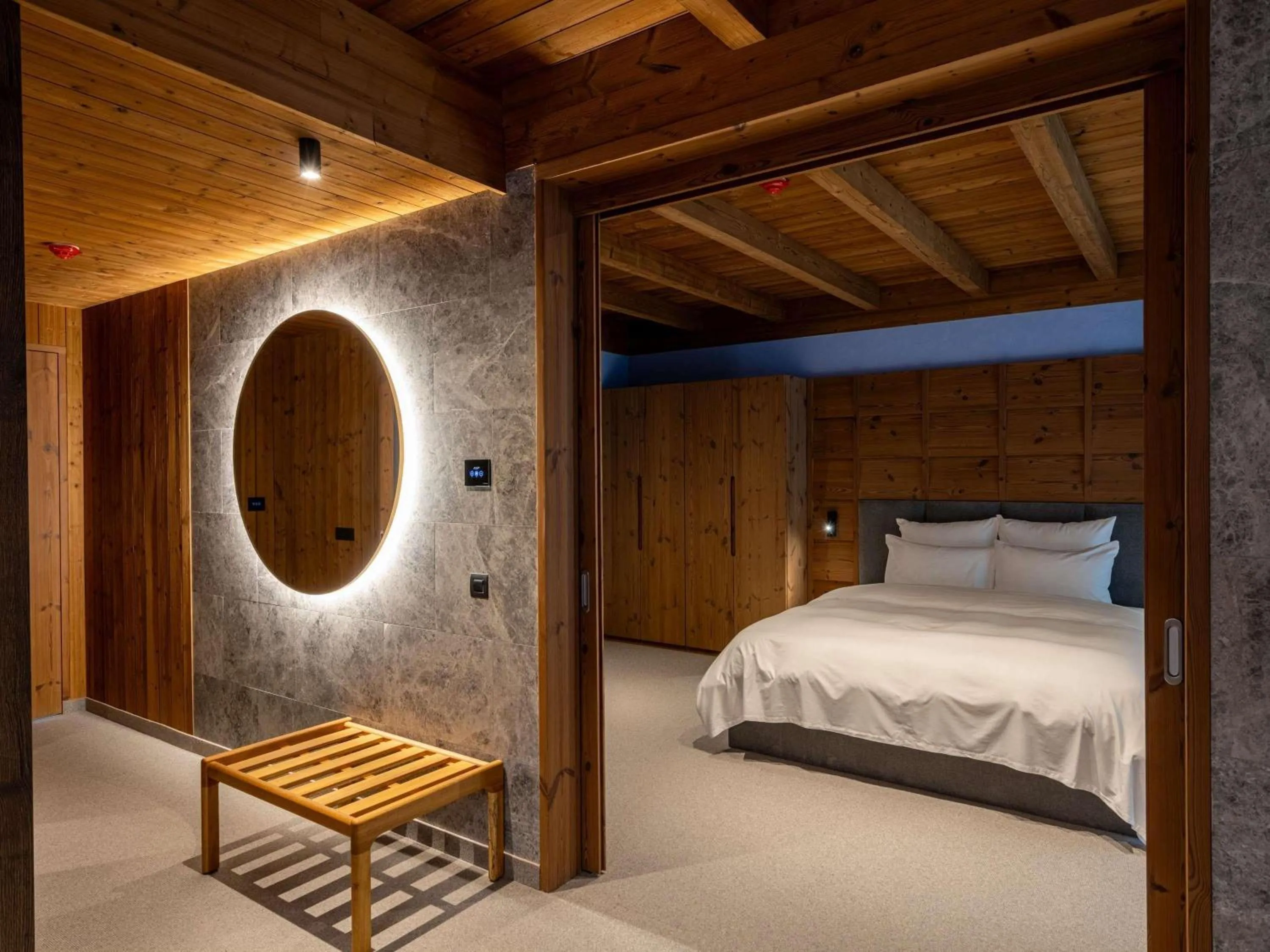 Bedroom, Bed in Swissôtel Poiana Brasov