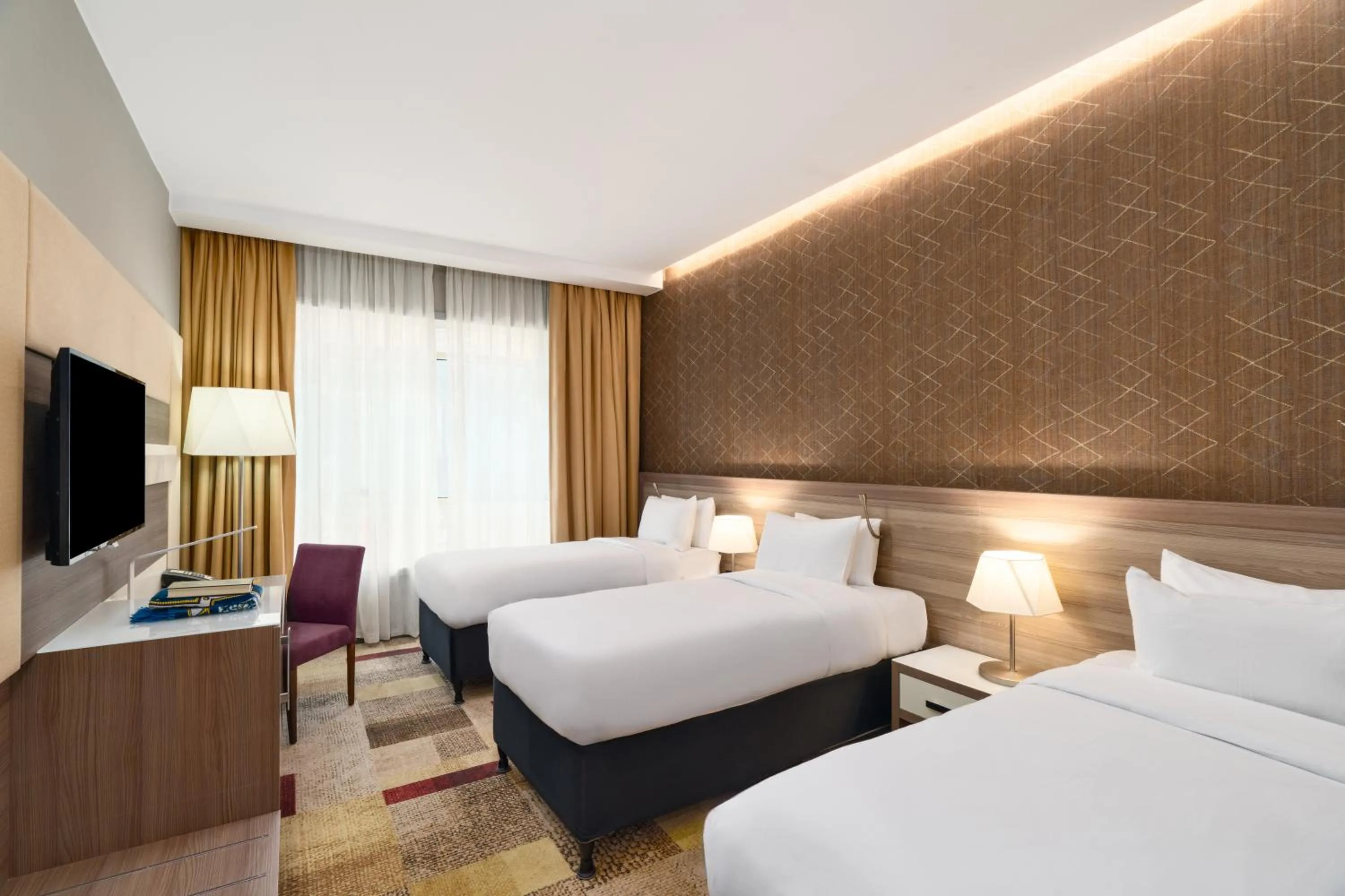 Bed in Mercure Makkah Aziziah