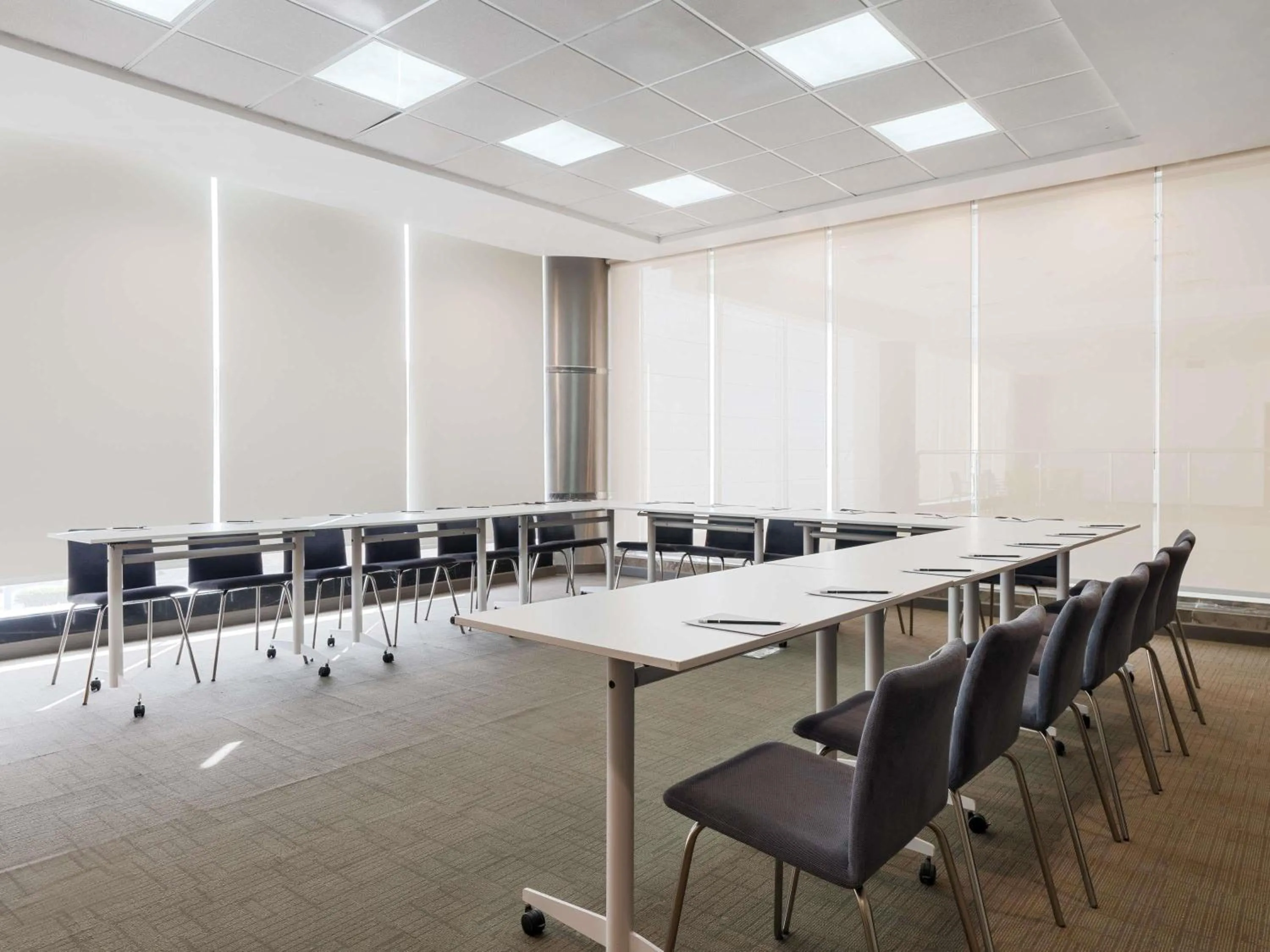 Meeting/conference room in Mercure Makkah Aziziah