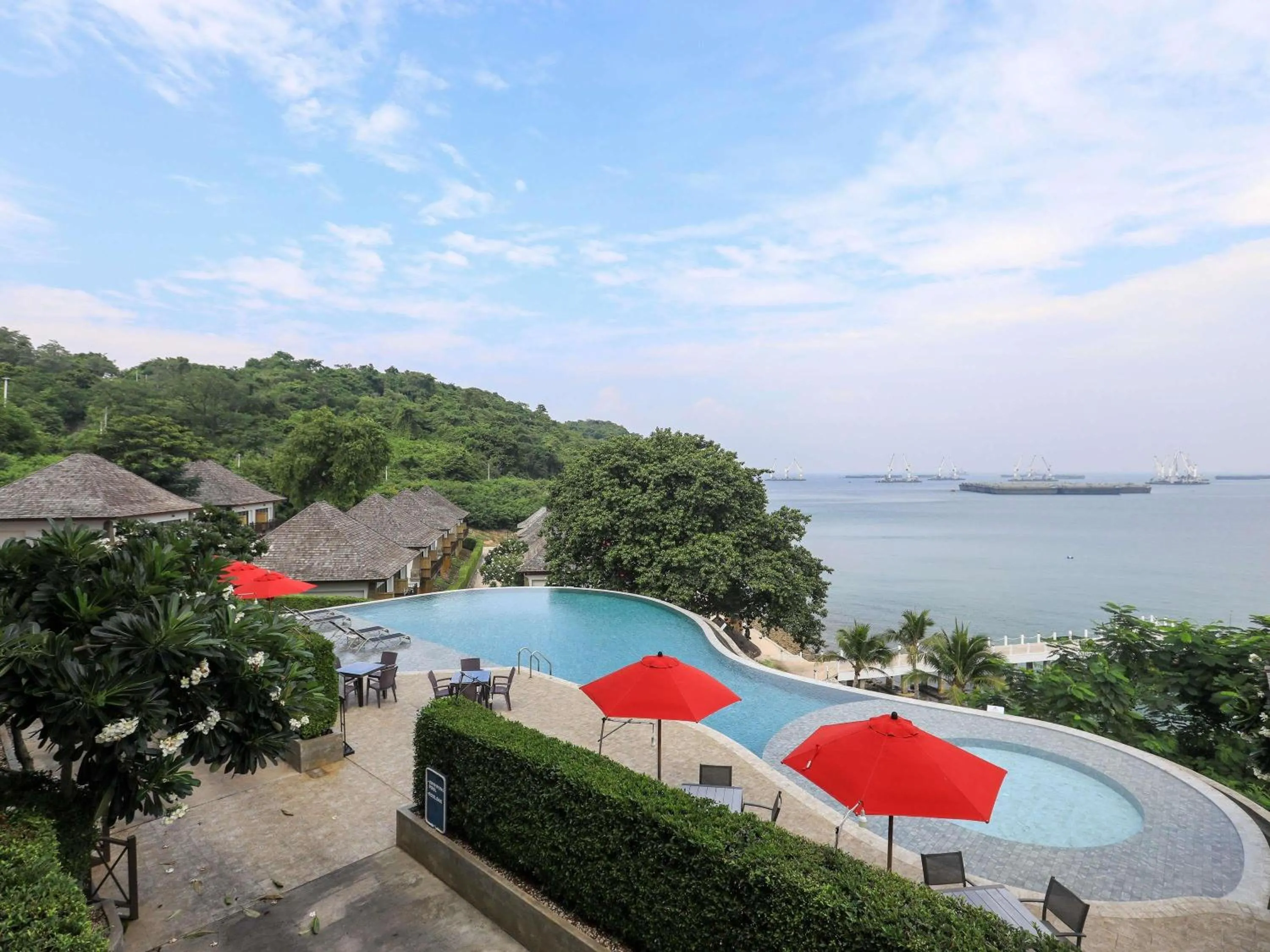 Property building in Novotel Koh Si Chang