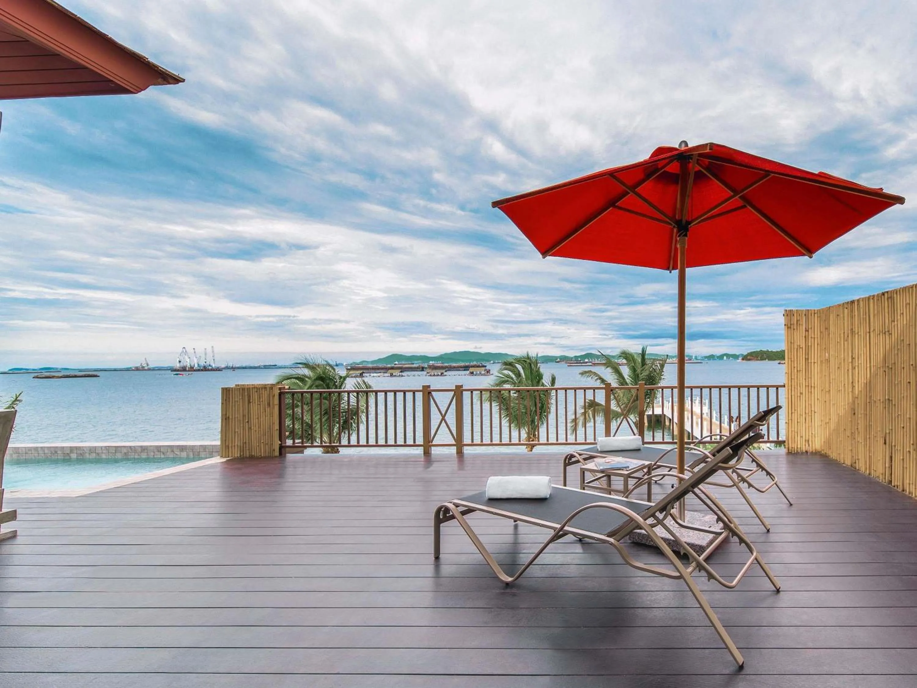 Bedroom in Novotel Koh Si Chang