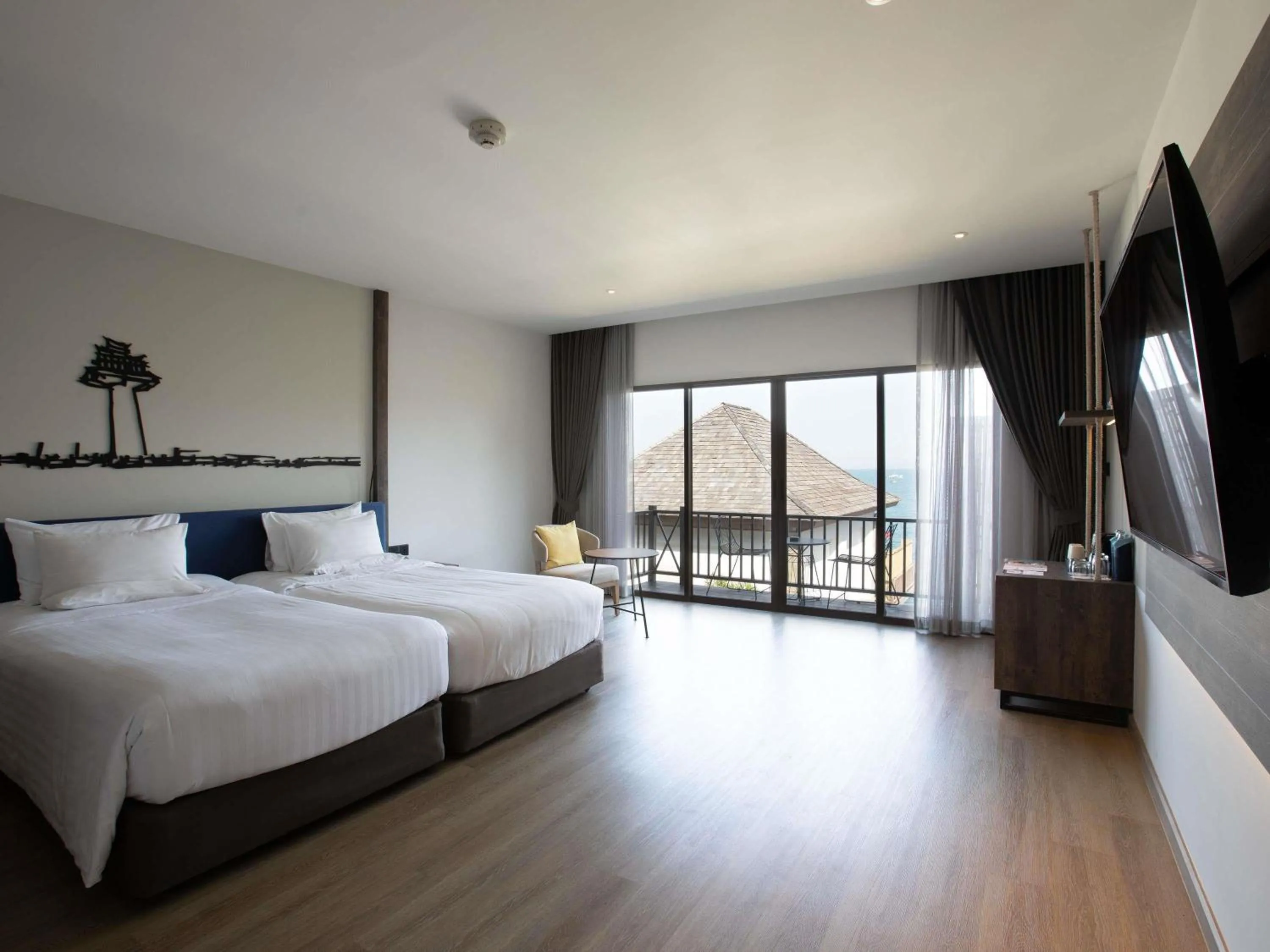 Bedroom, Bed in Novotel Koh Si Chang